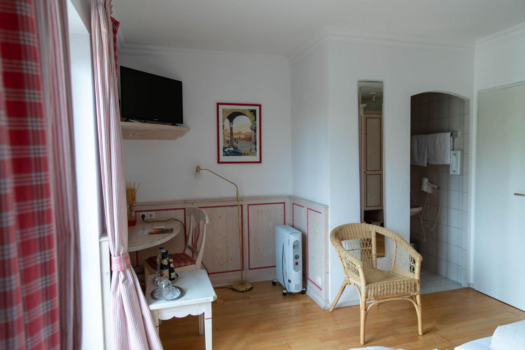 Double Room - Photo 6