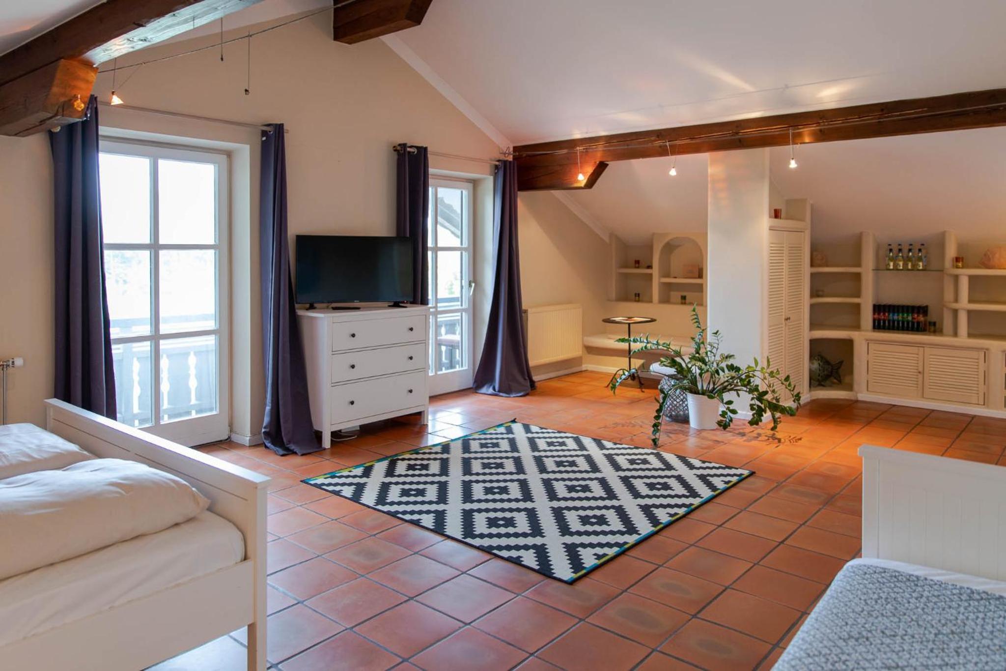 Quadruple Room with Balcony - Photo 5