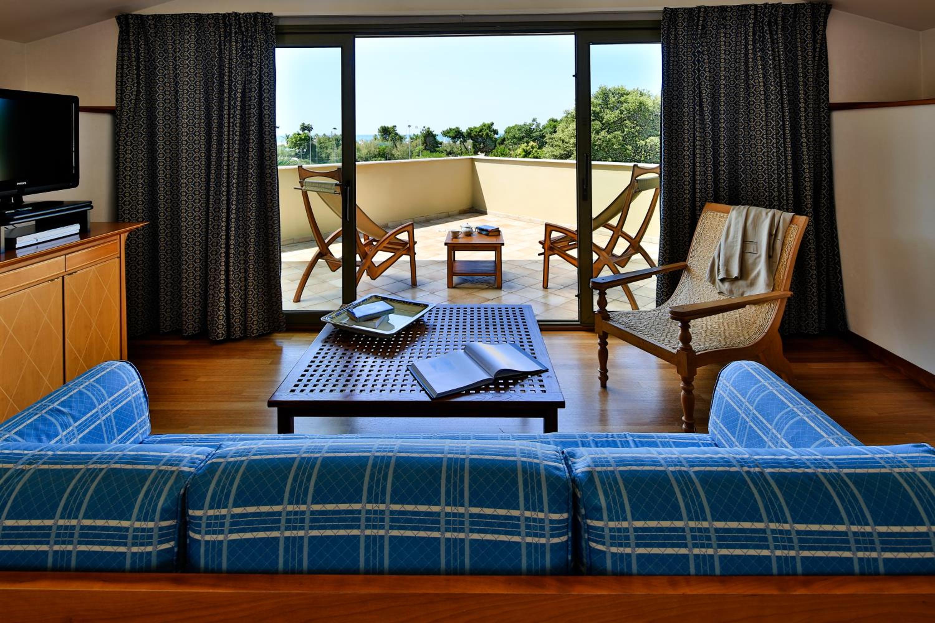 Family Suite with Terrace - Photo 6