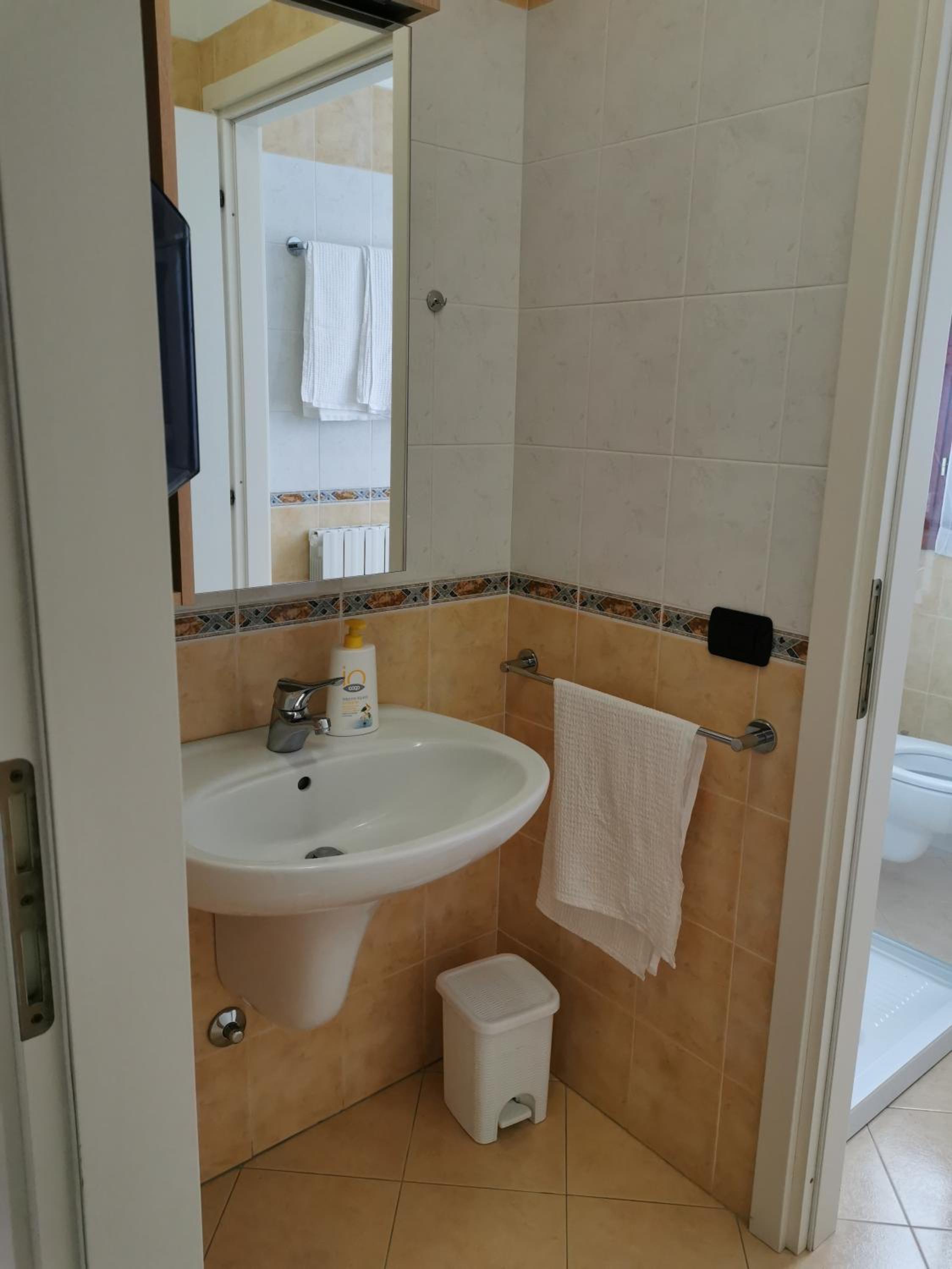 One-Bedroom Apartment - Photo 5