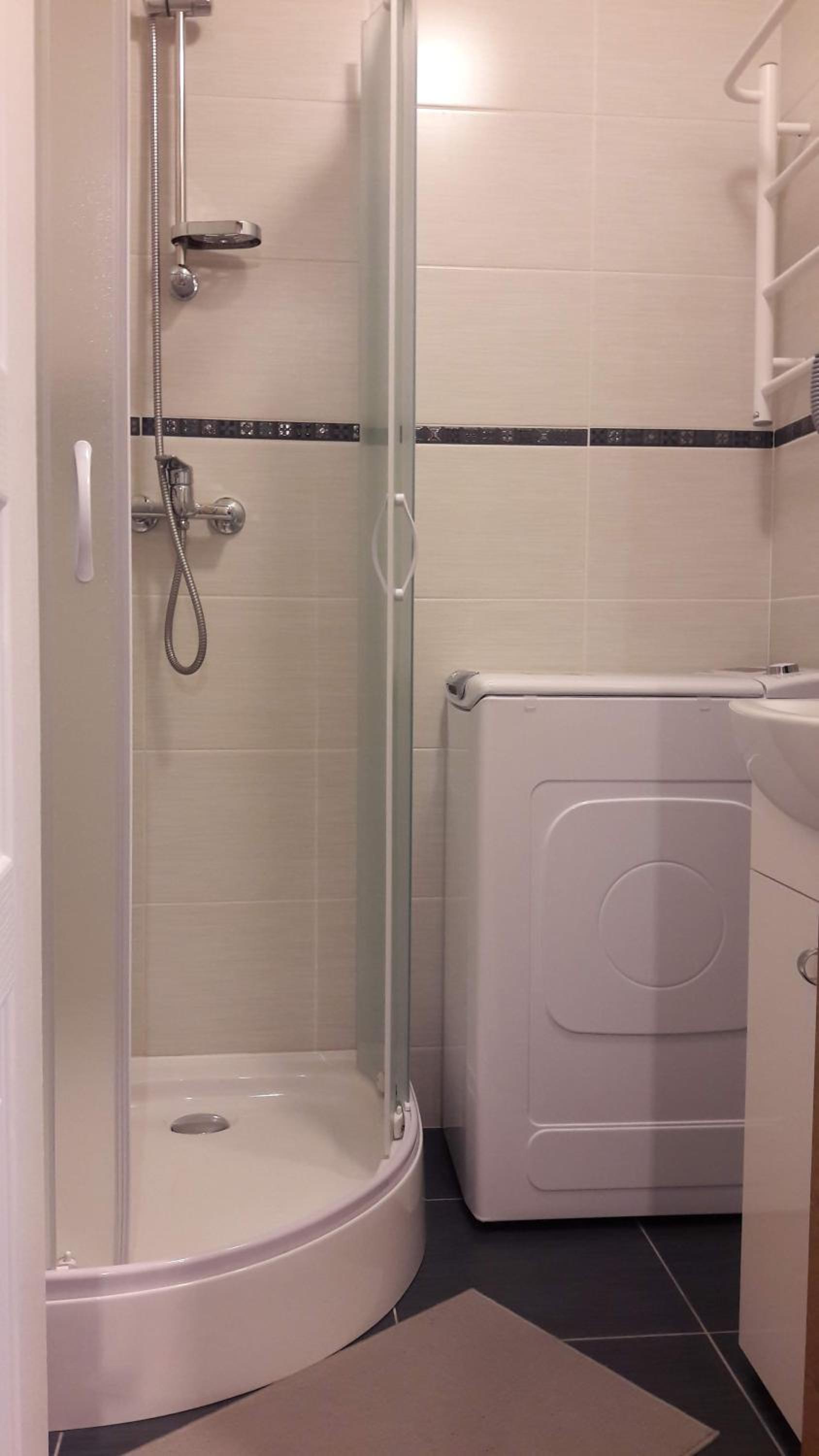 One-Bedroom Apartment - Photo 4