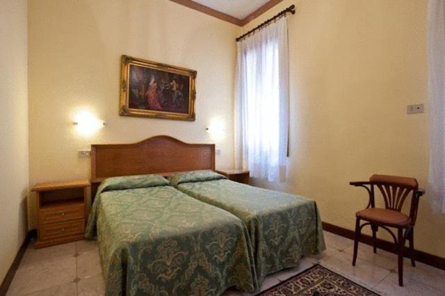 Classic Double Or Twin Room photo 2