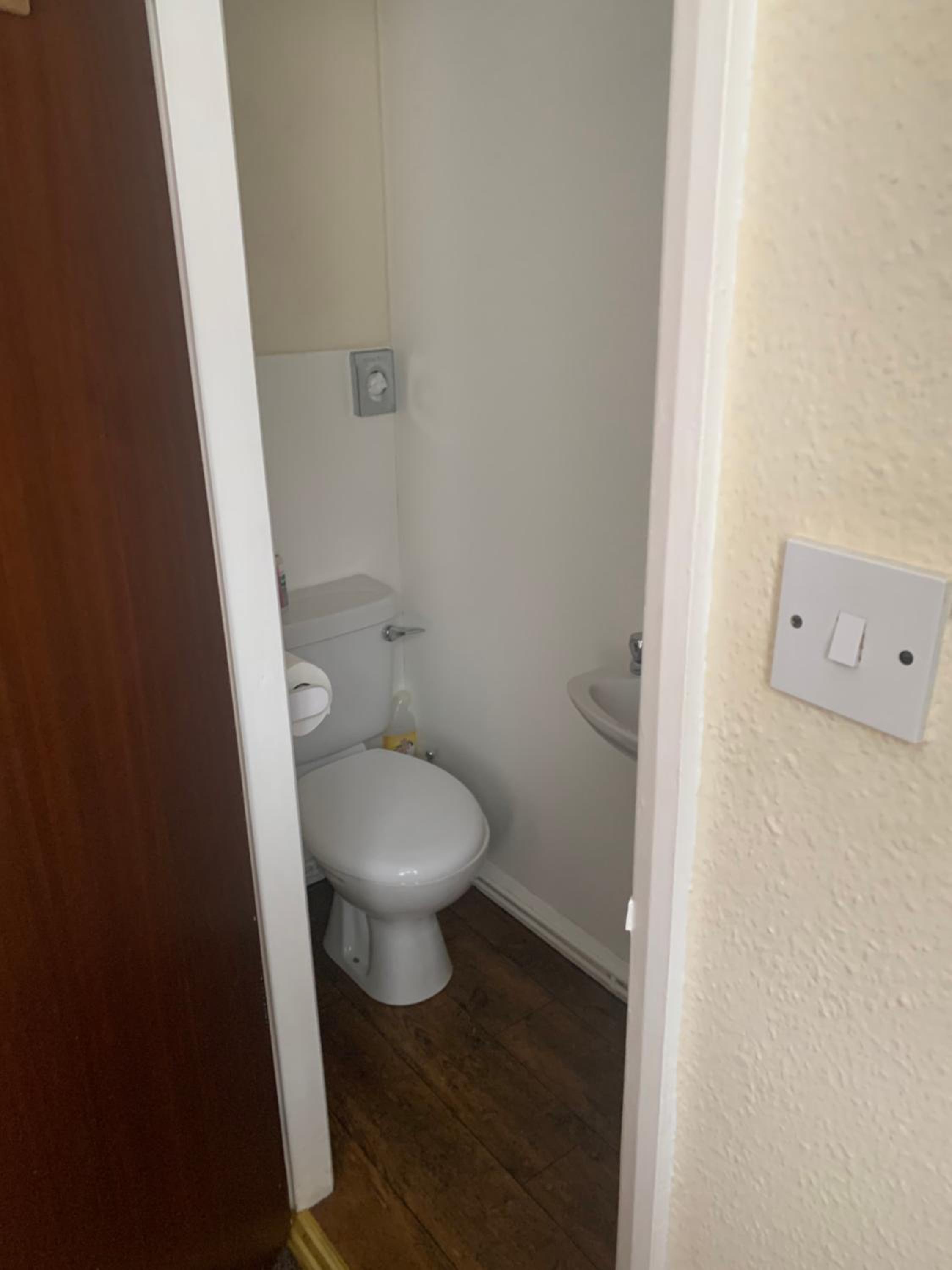 Single Room with Bathroom photo 2