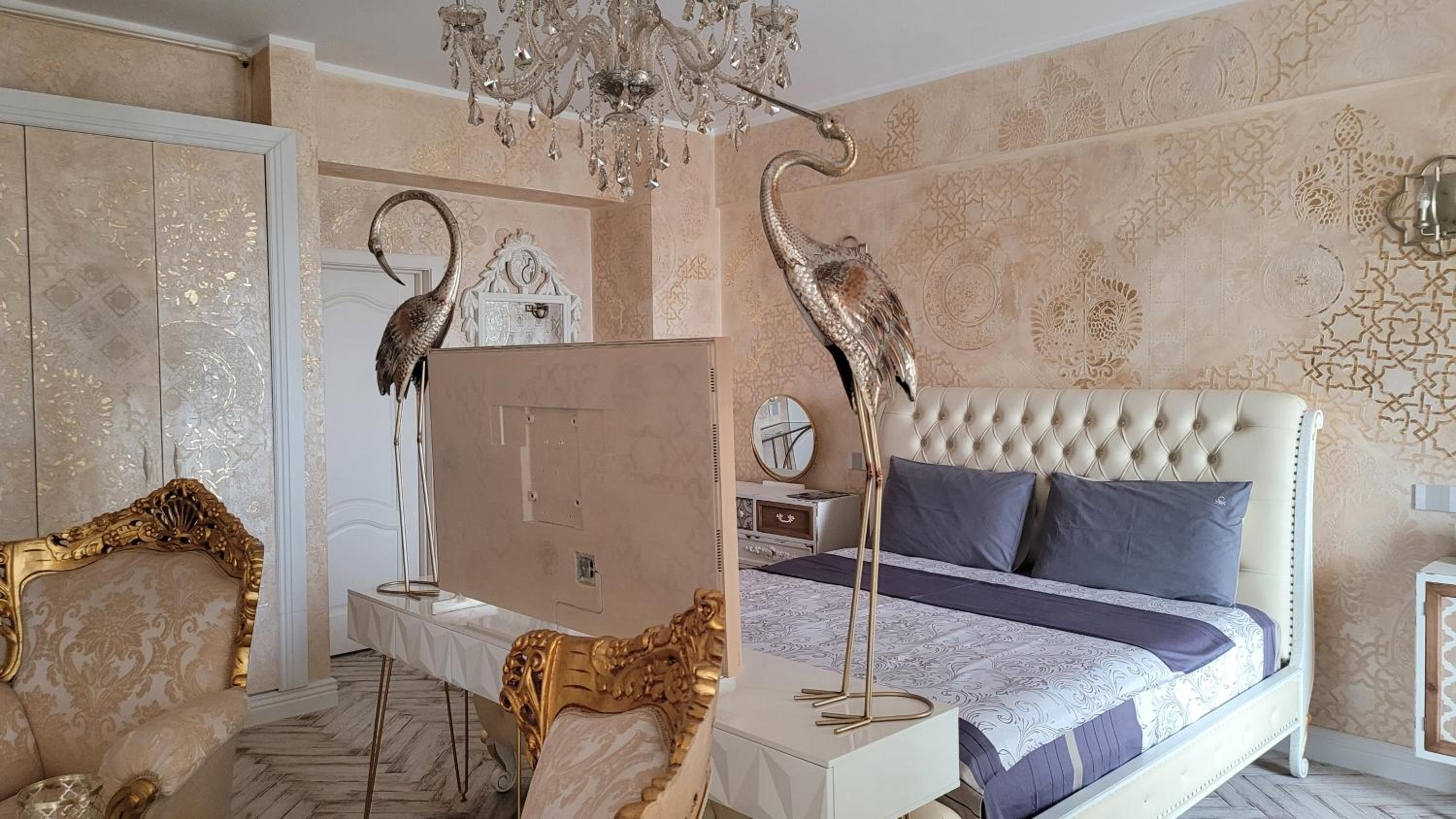 Deluxe King Suite