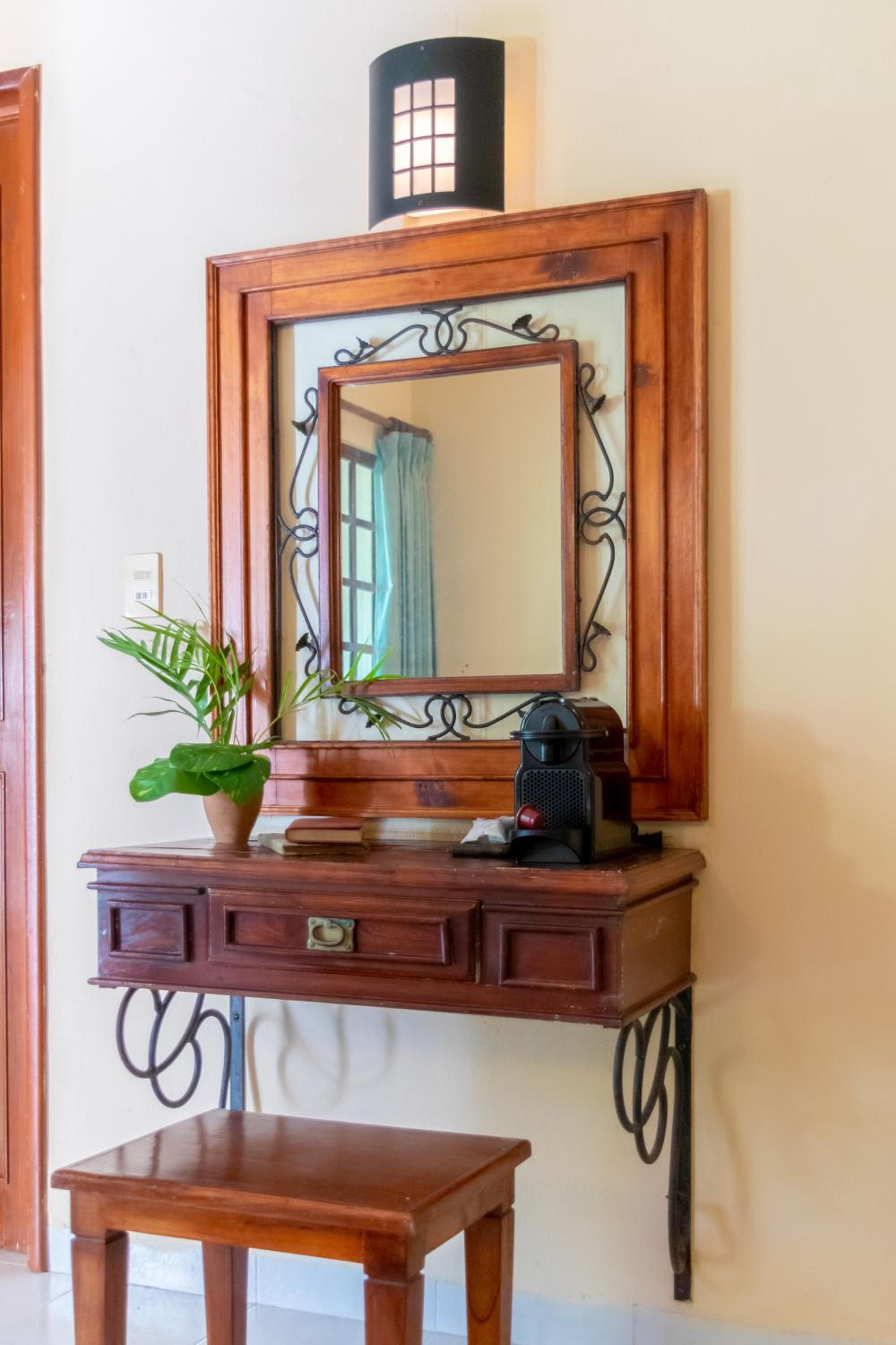 Standard King Room photo 3