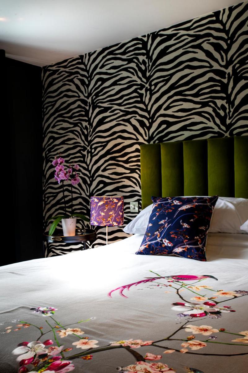 Deluxe King Room photo 2