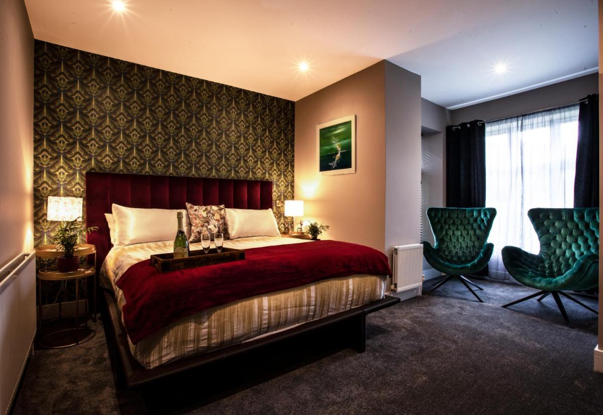 Deluxe King Room photo 2