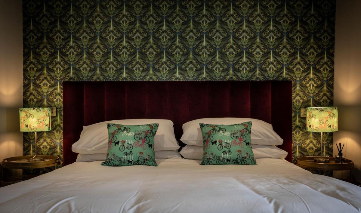 Deluxe King Room photo 3