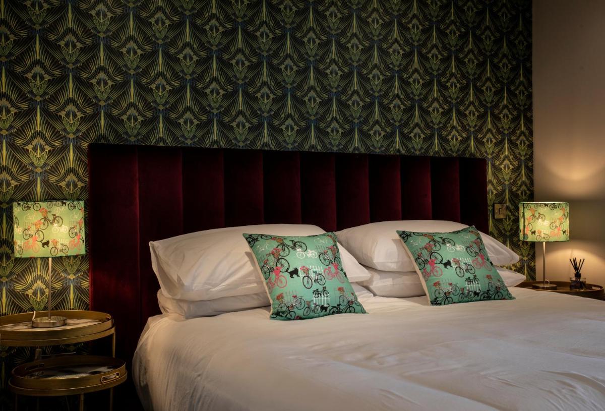 Deluxe King Room photo 1