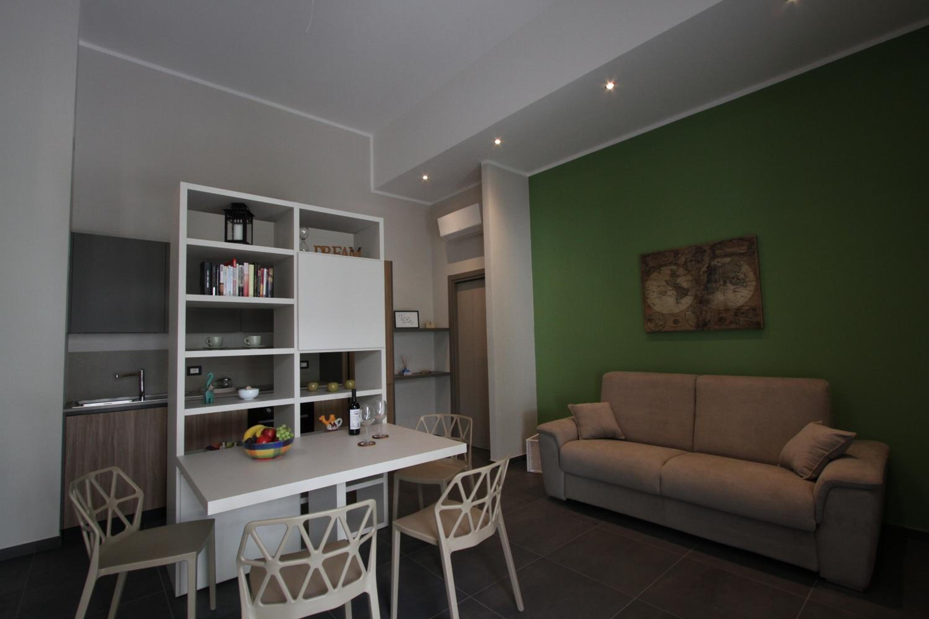 One-Bedroom Apartment photo 1