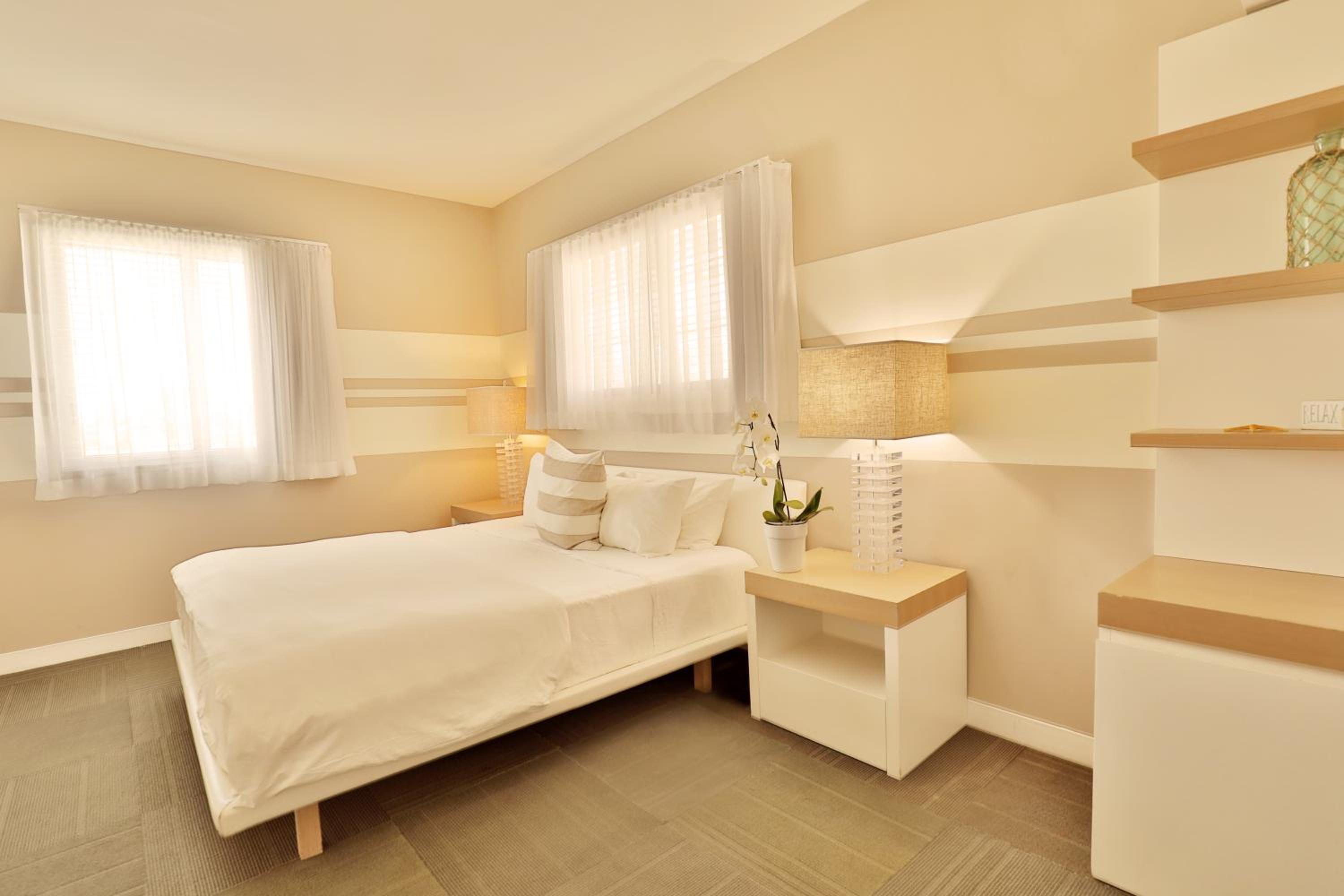 King Room with Roll-In Shower - Disability Access