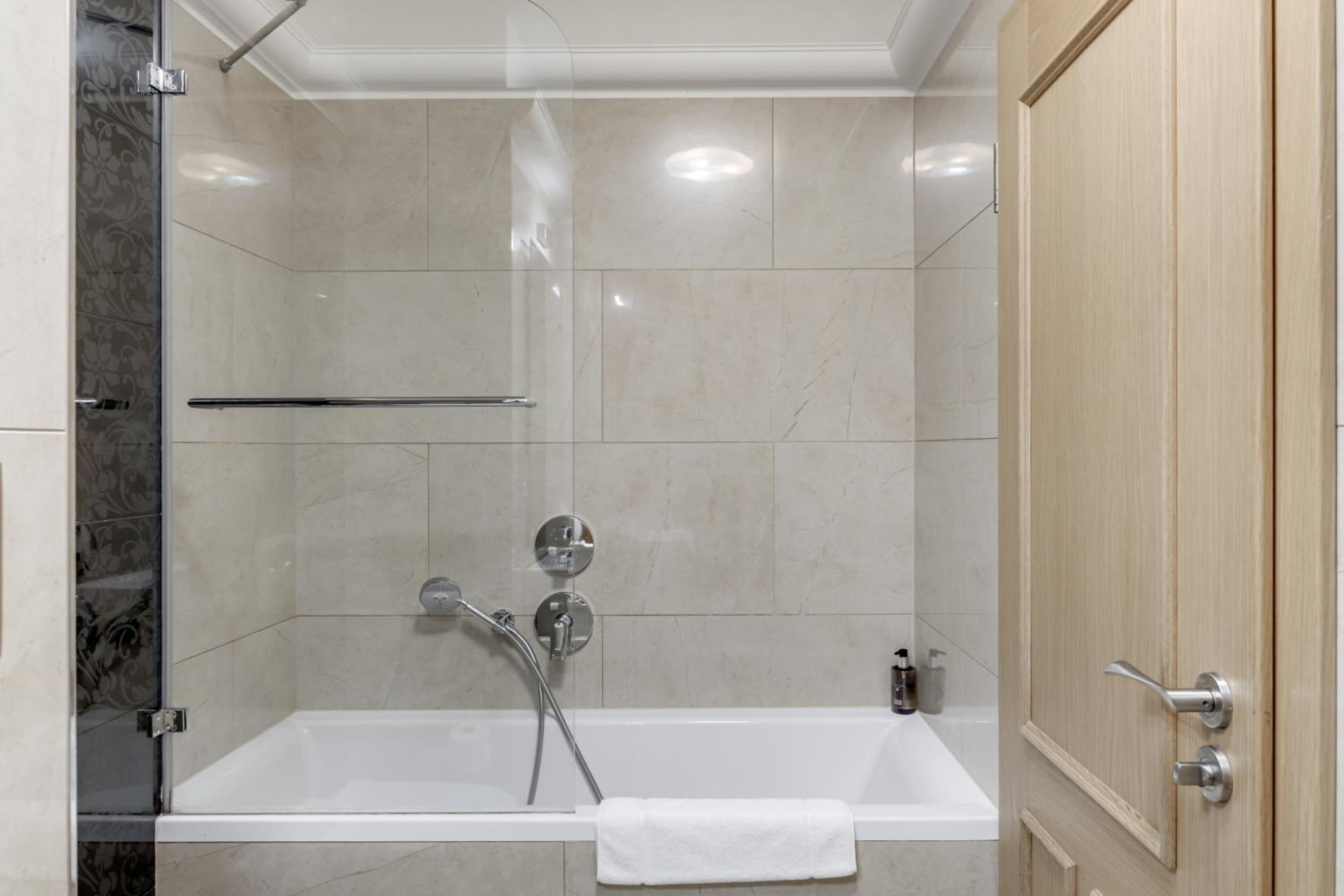 Deluxe Triple Room photo 2
