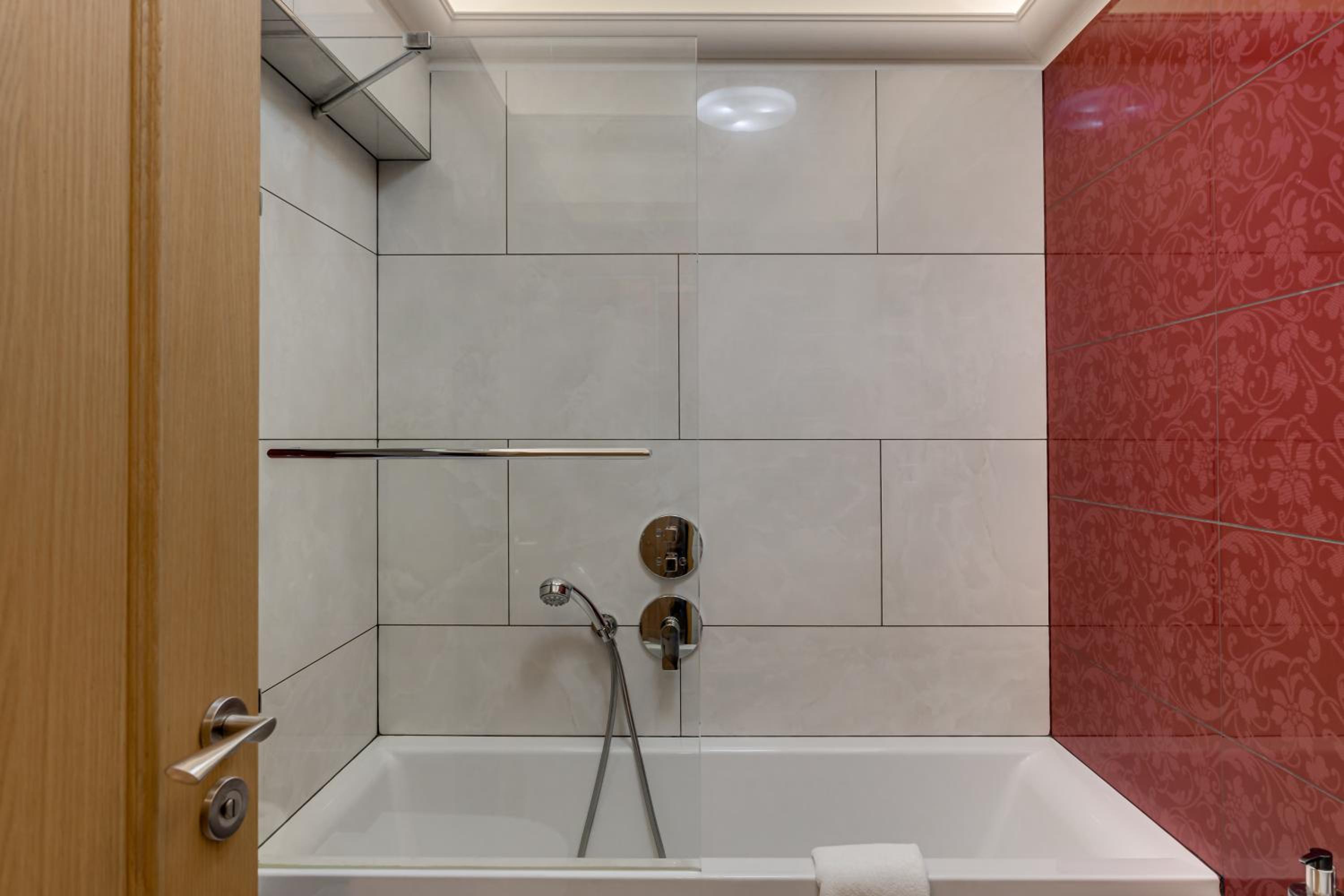 Deluxe Triple Room photo 2