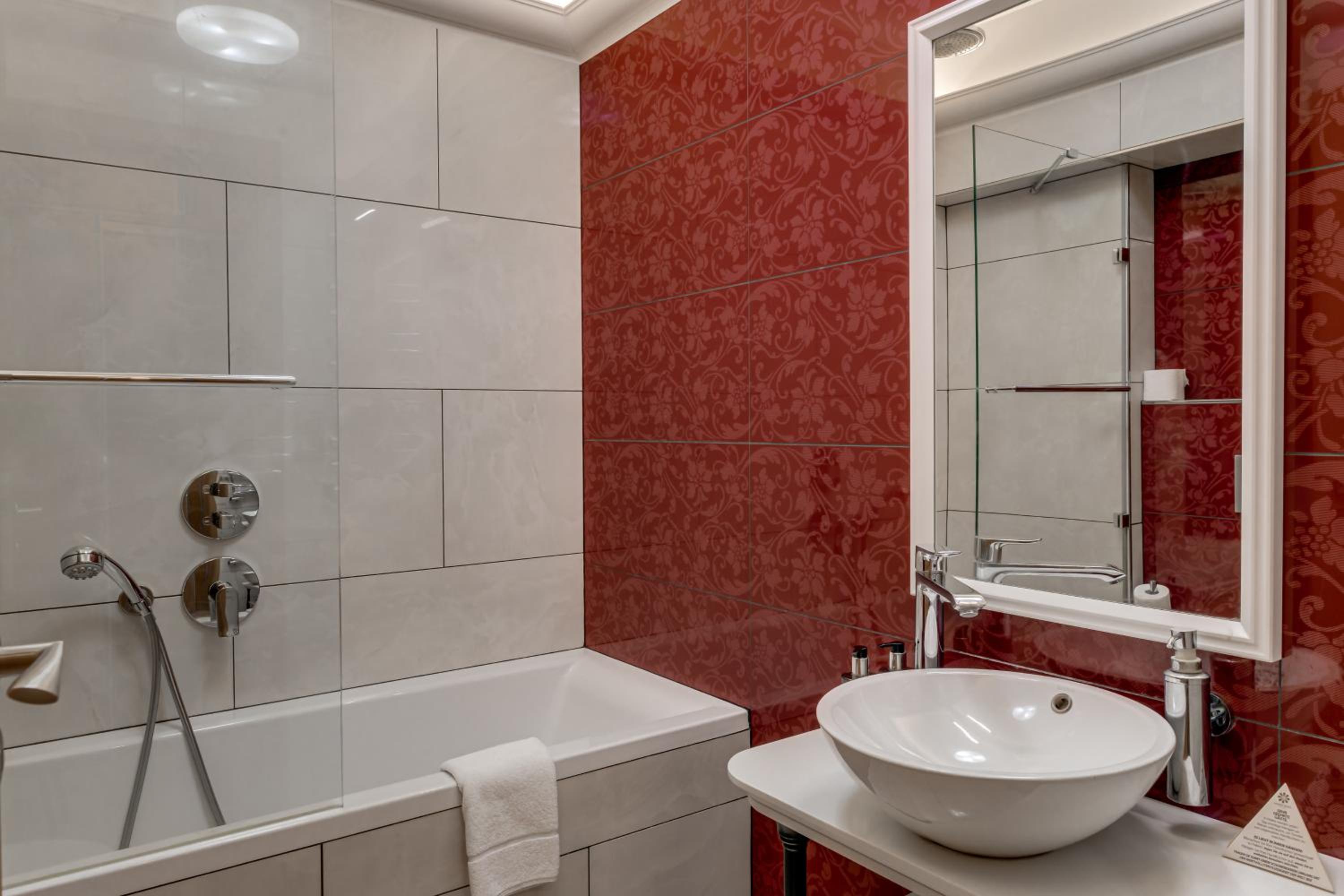 Deluxe Triple Room photo 3