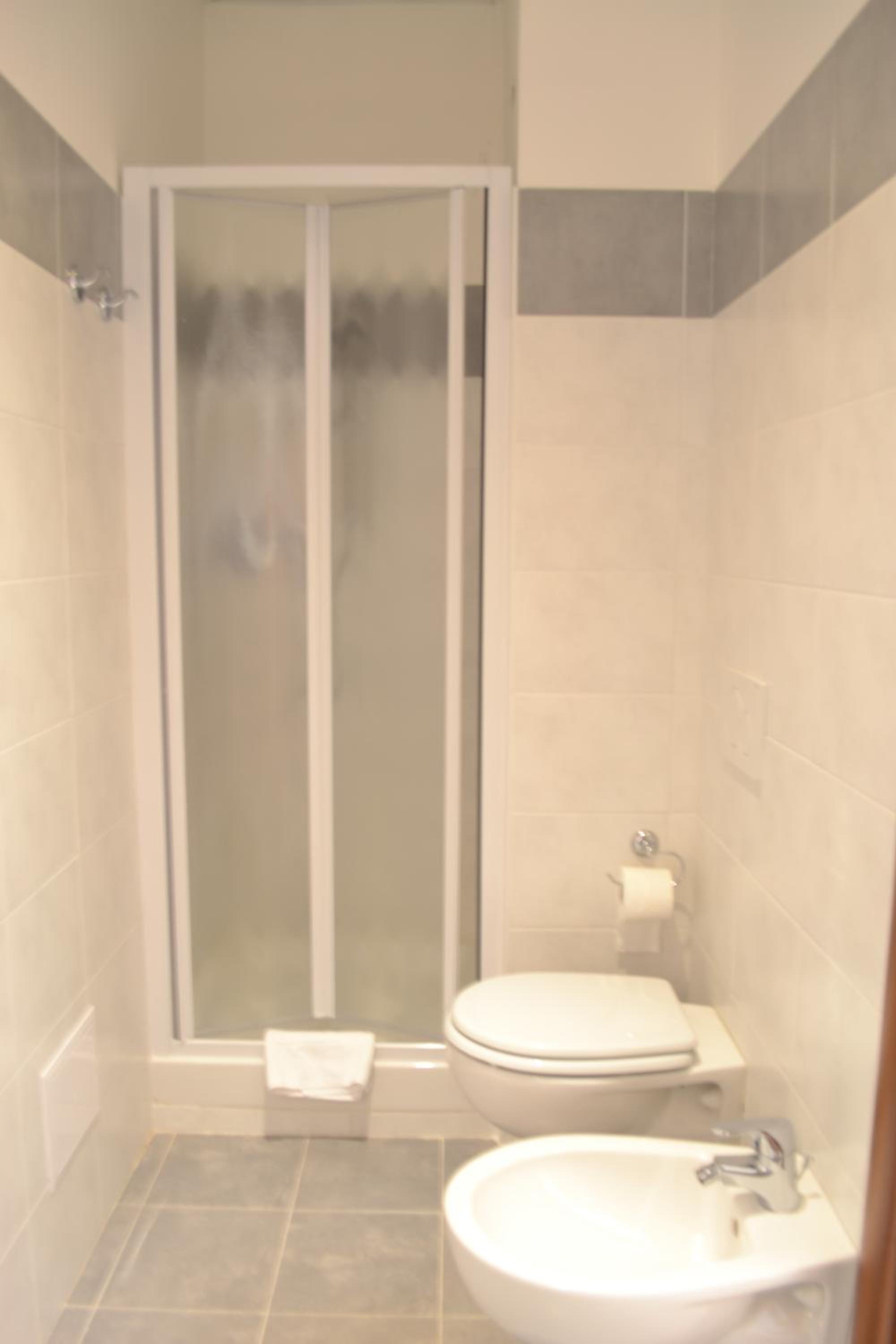 Twin Room with Private Bathroom photo 3