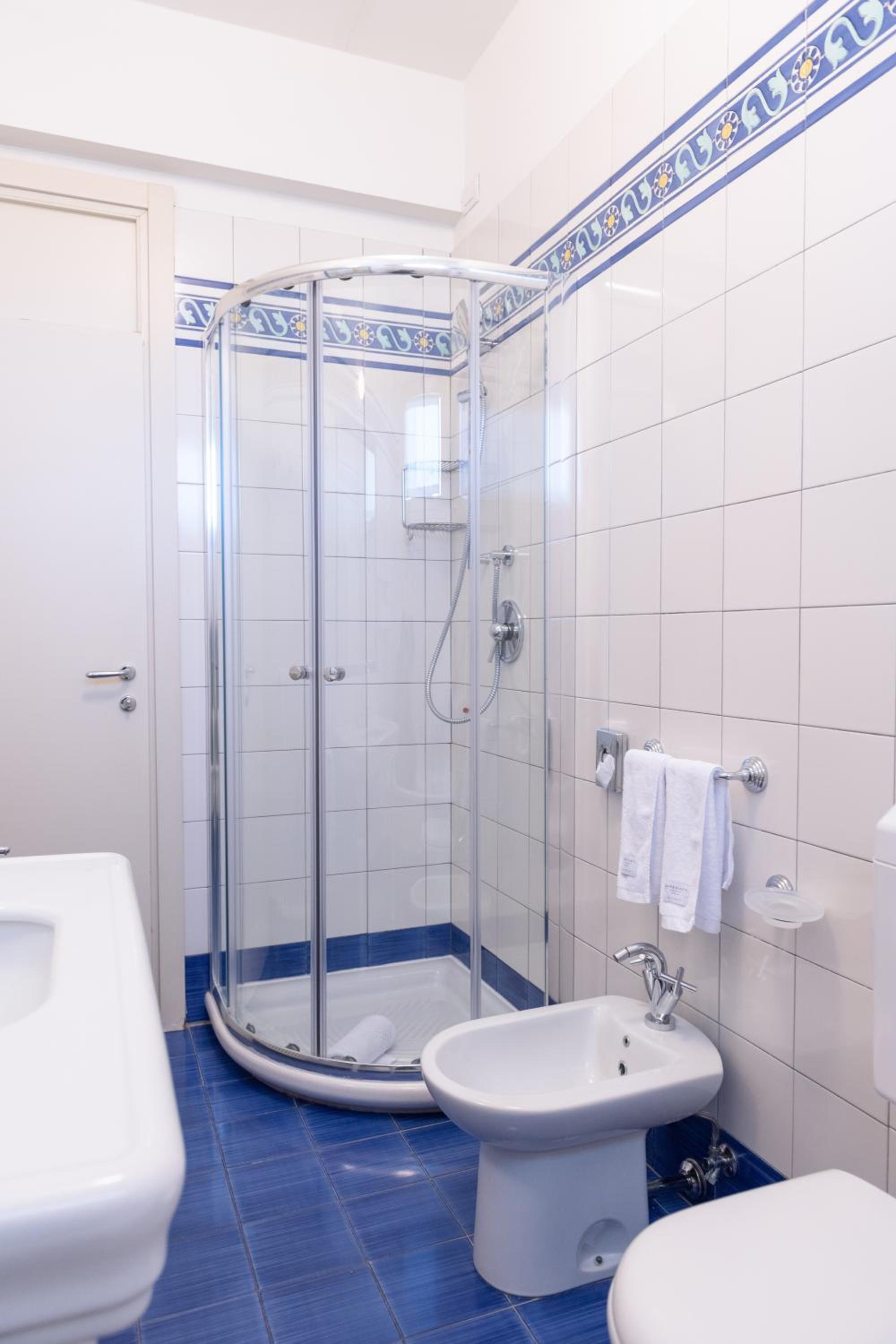 Classic Double or Twin Room - Photo 4