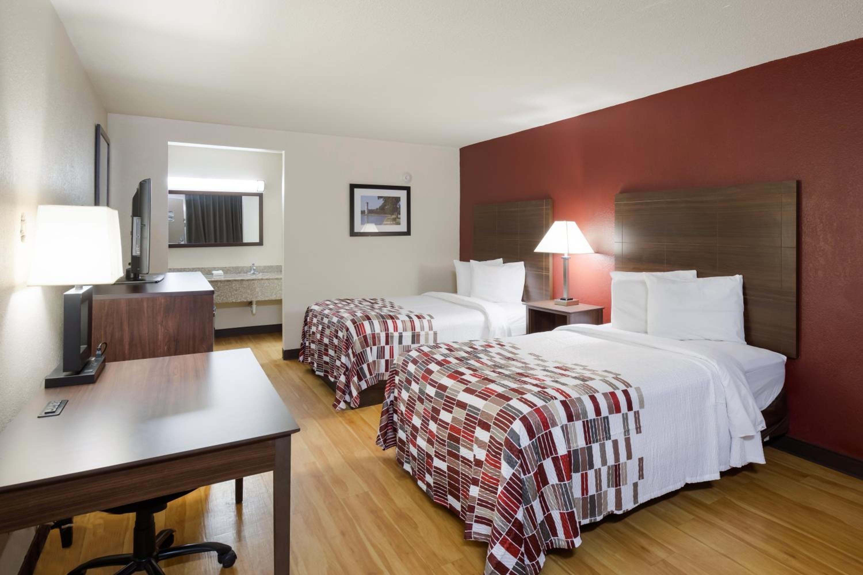 Double Room with Two Double Beds - Smoking - Photo 1