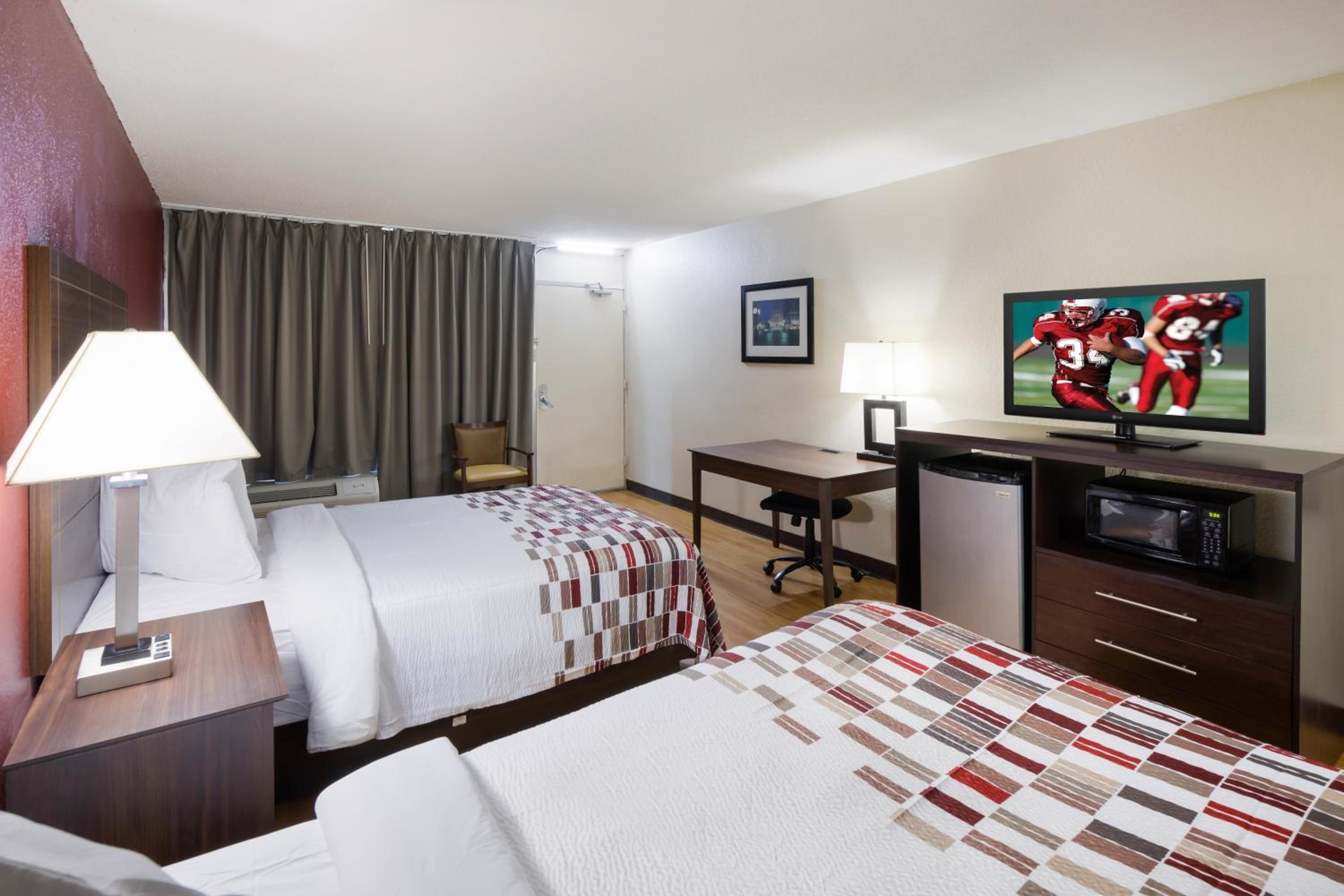 Double Room with Two Double Beds - Smoking - Photo 2