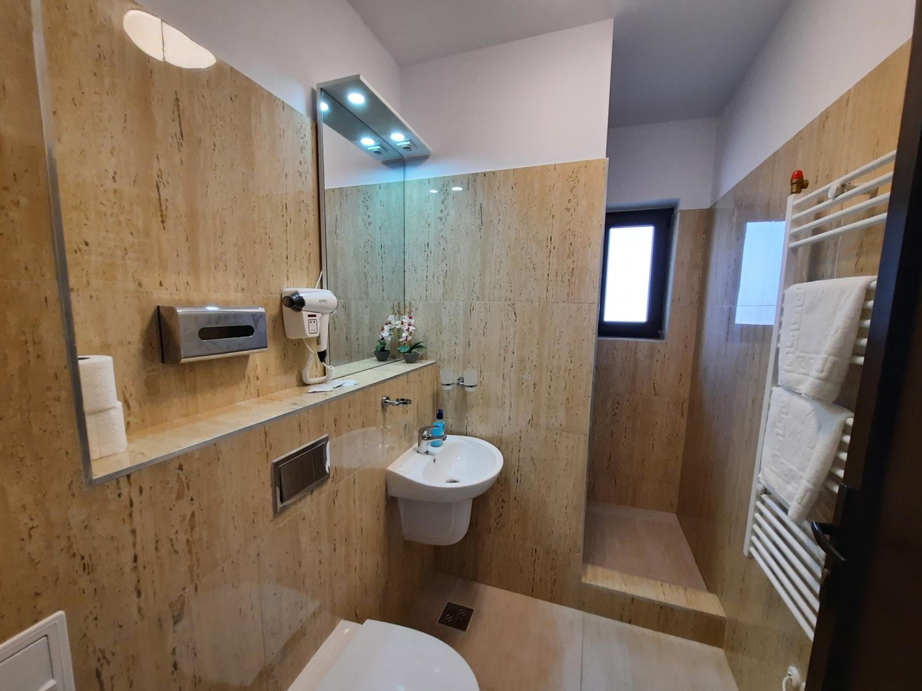 Deluxe Room (2 Adults + 1 Child) photo 3