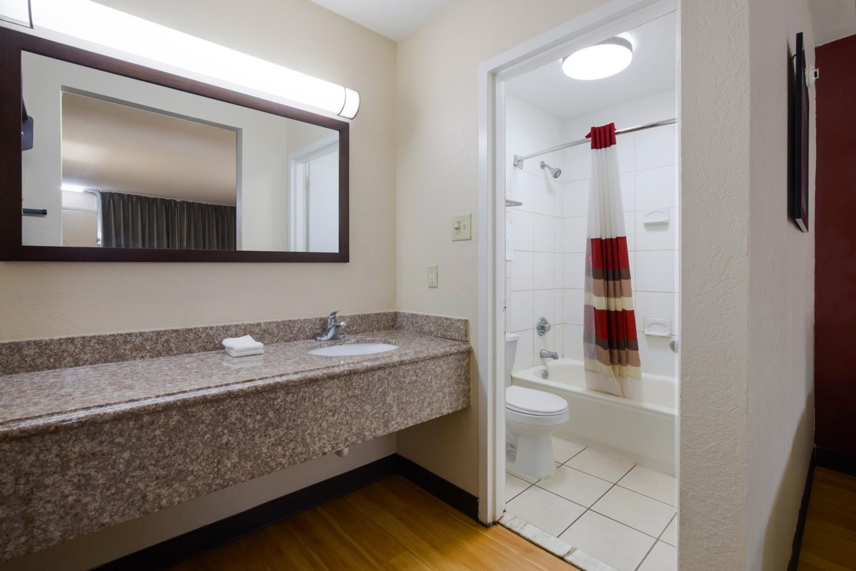 Double Room with Two Double Beds - Smoking - Photo 5