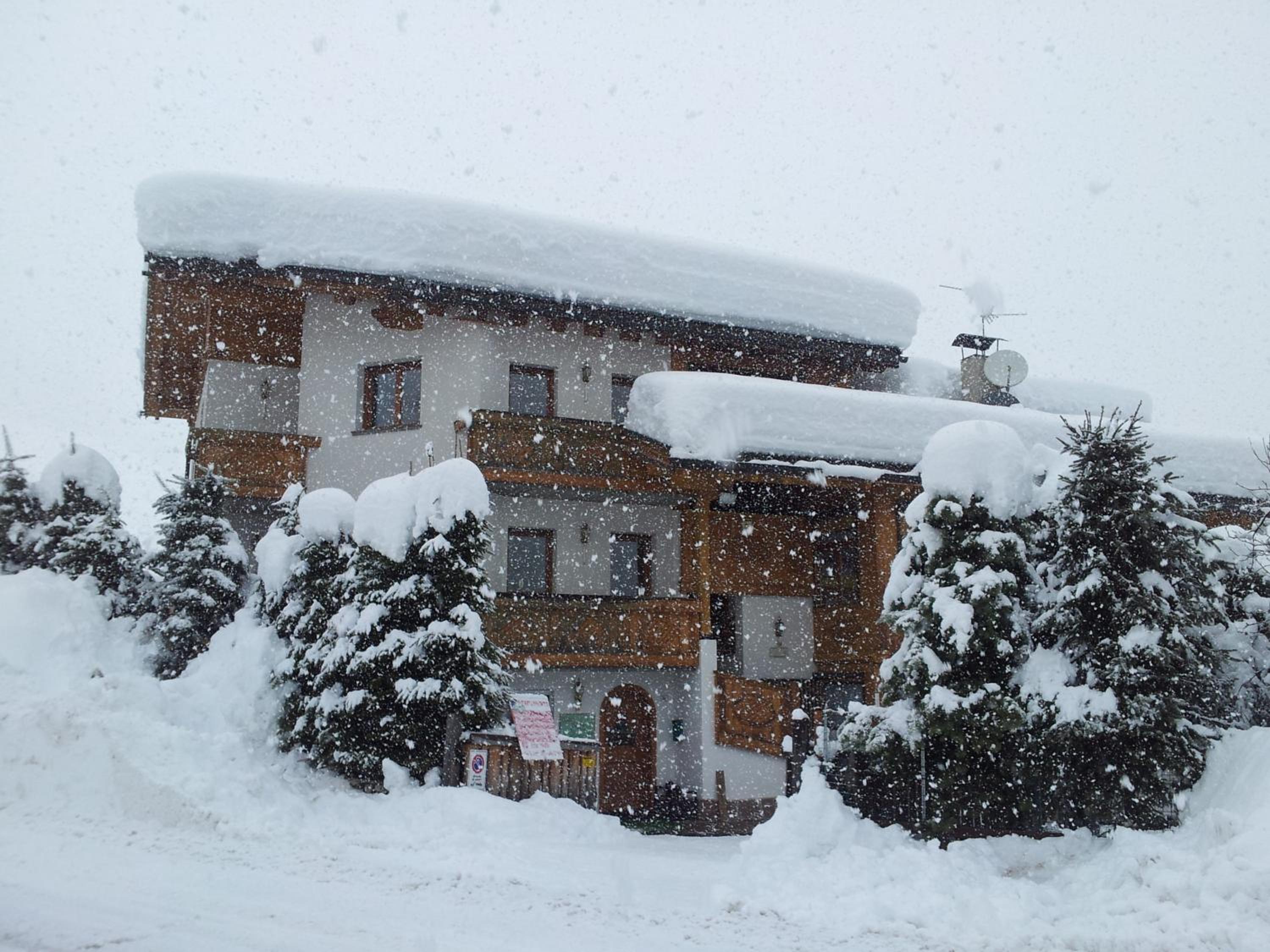 Apartment with Mountain View photo 3