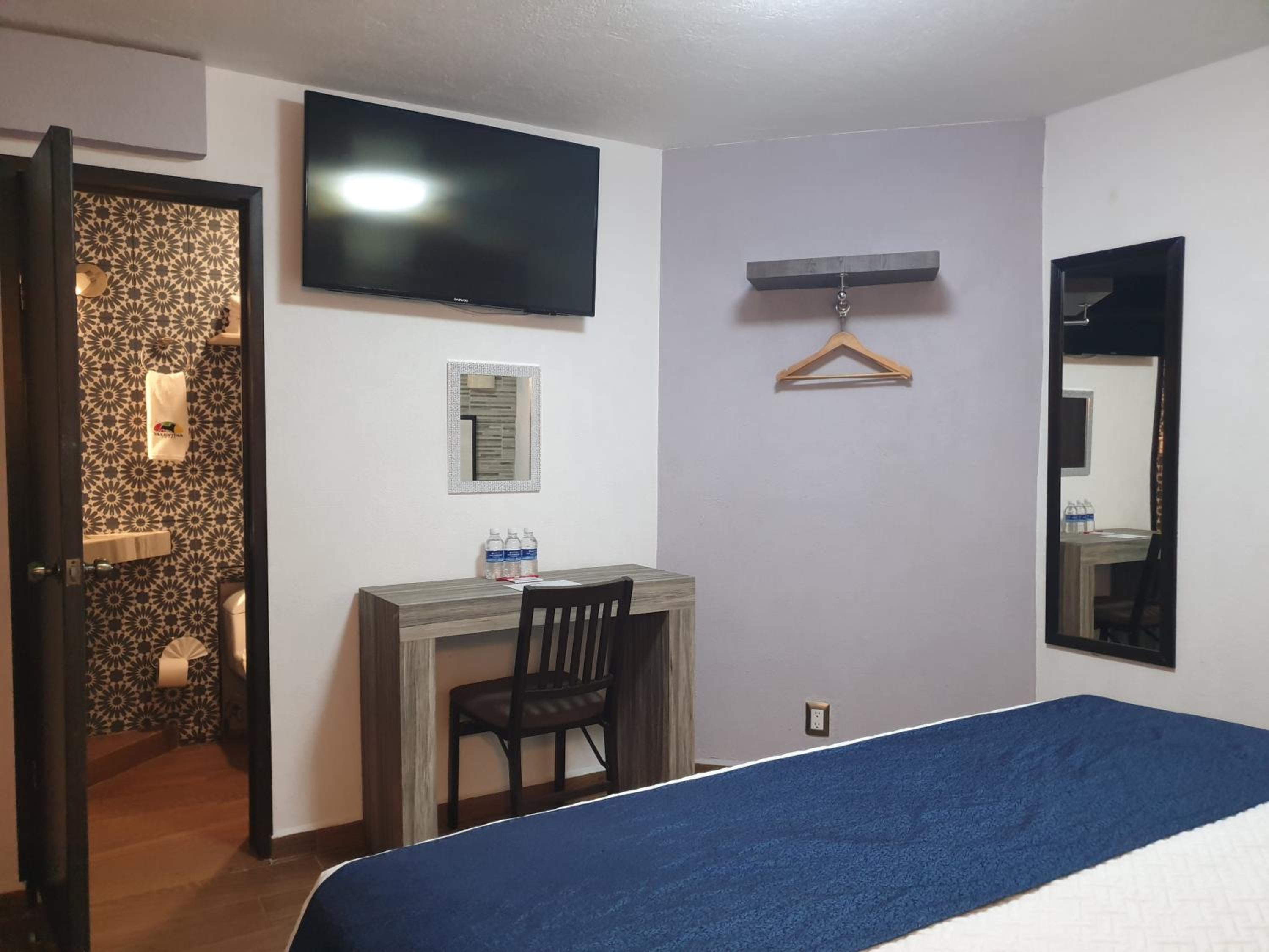 Deluxe King Room photo 1
