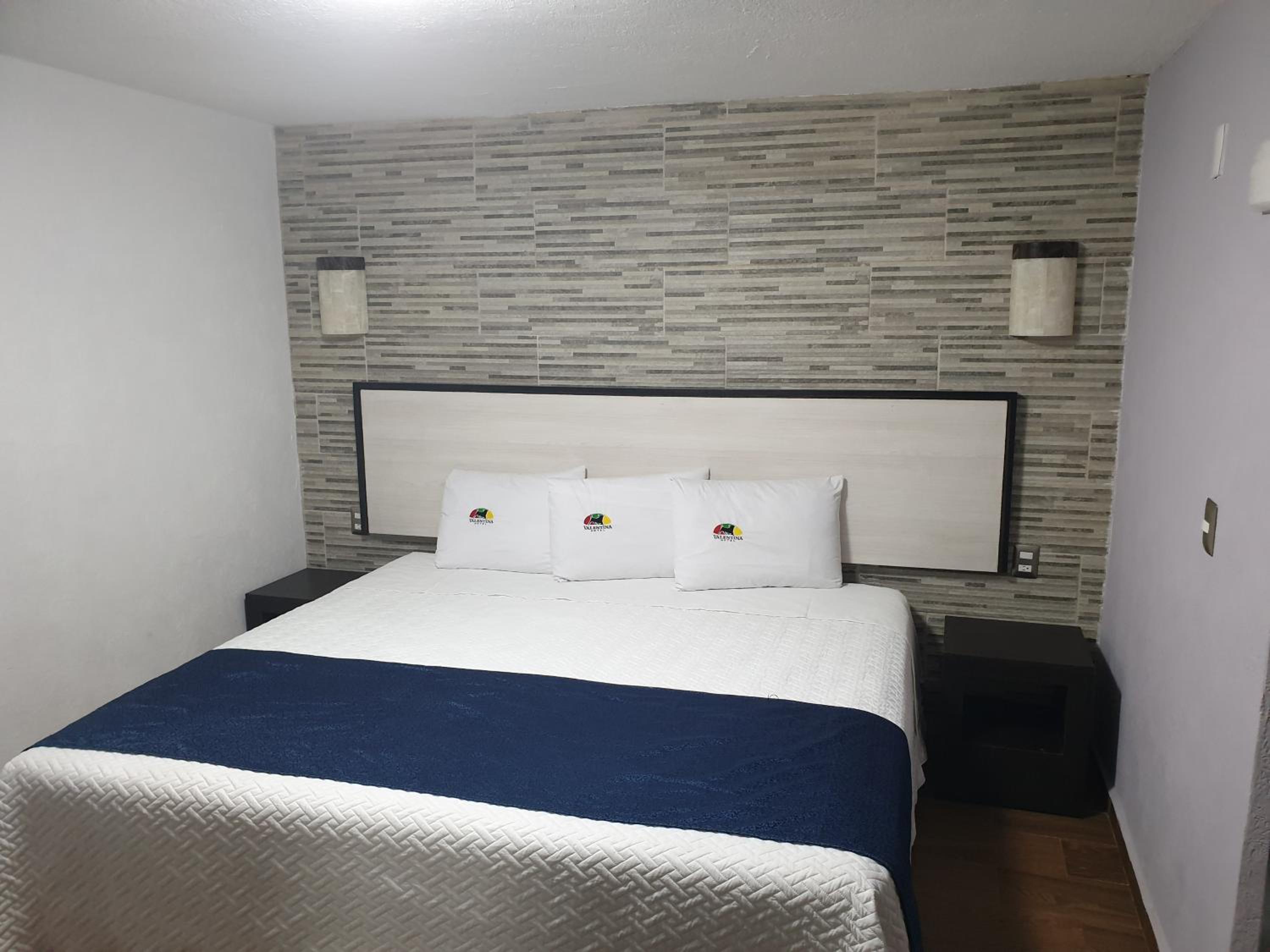 Deluxe King Room photo 2