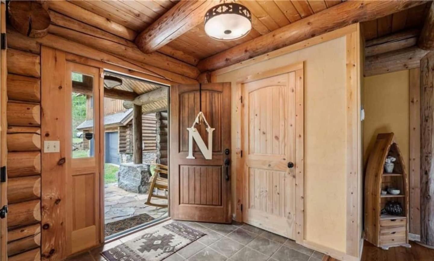 Seven-Bedroom House photo 1