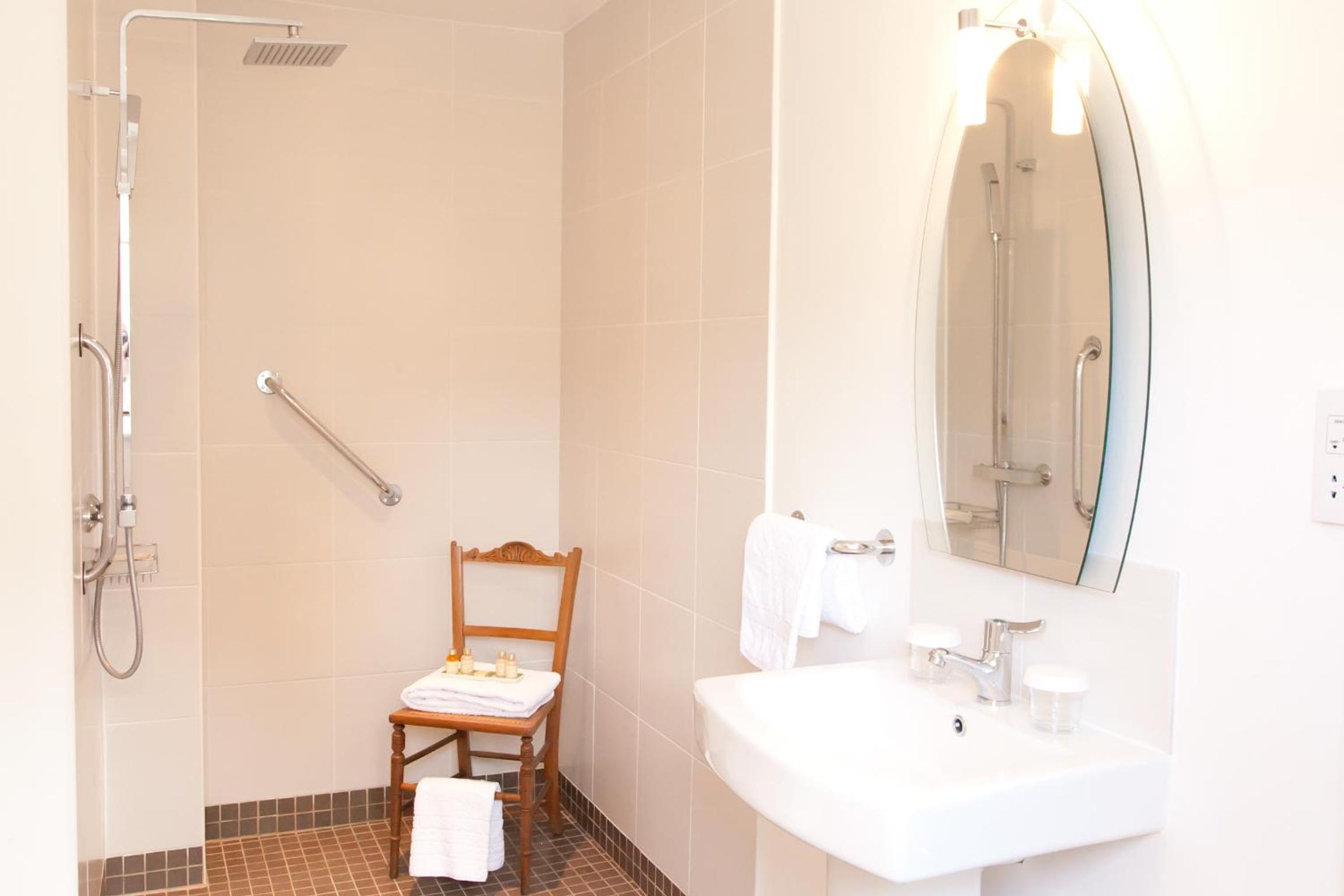 Double or Twin Room - Disability Access photo 3