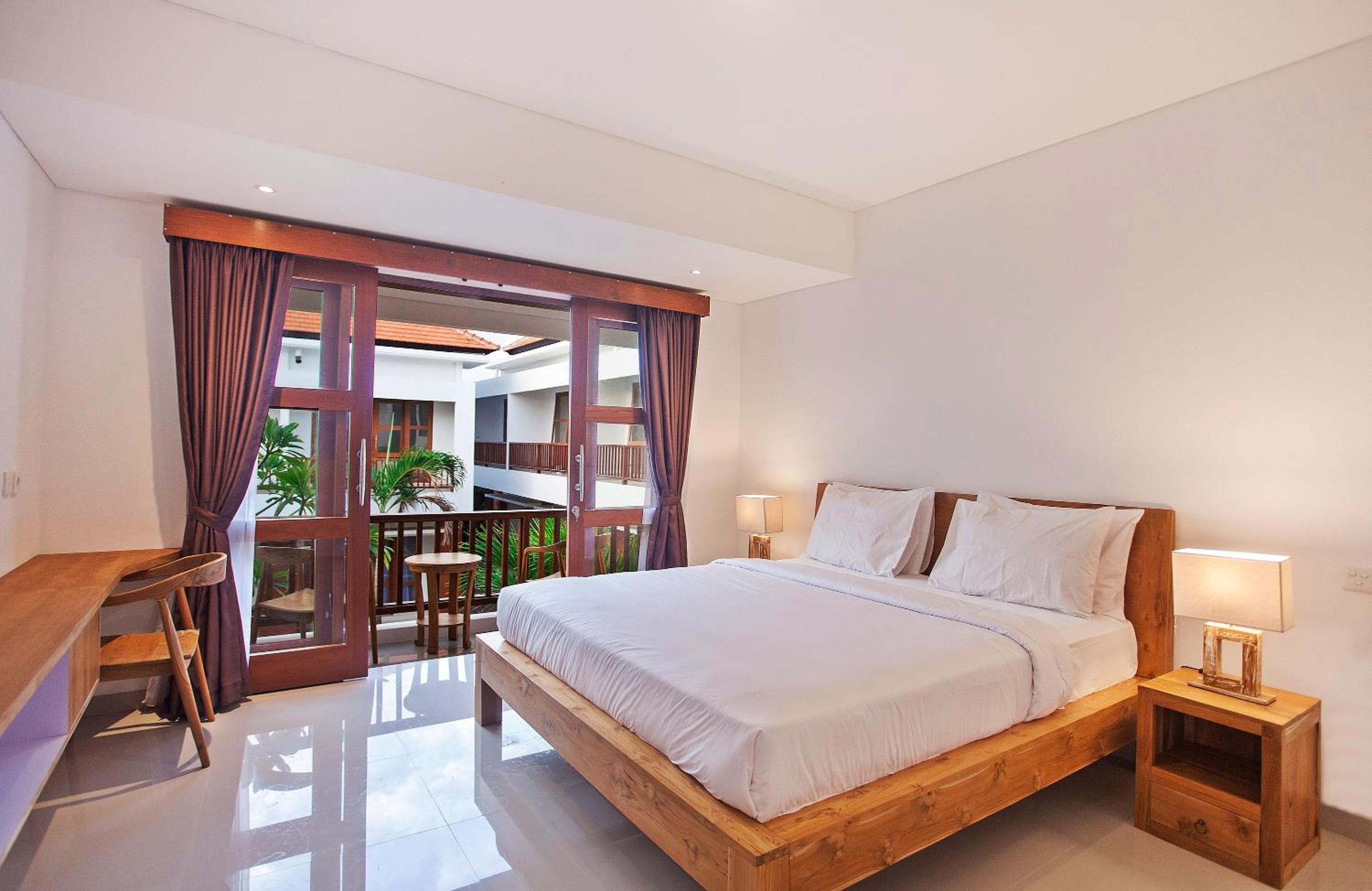 Suite with Pool View - Photo 7