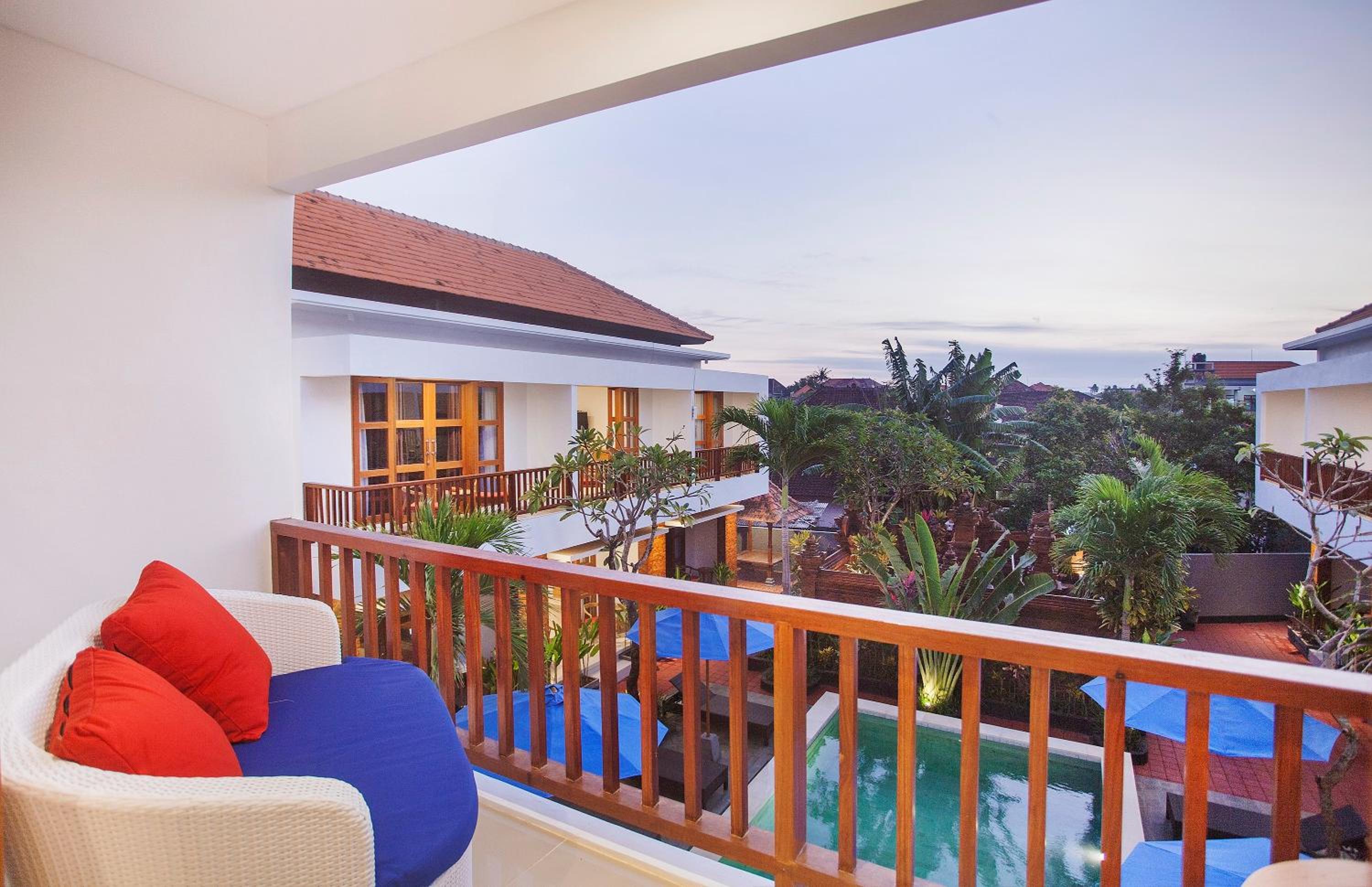 Suite with Pool View - Photo 8