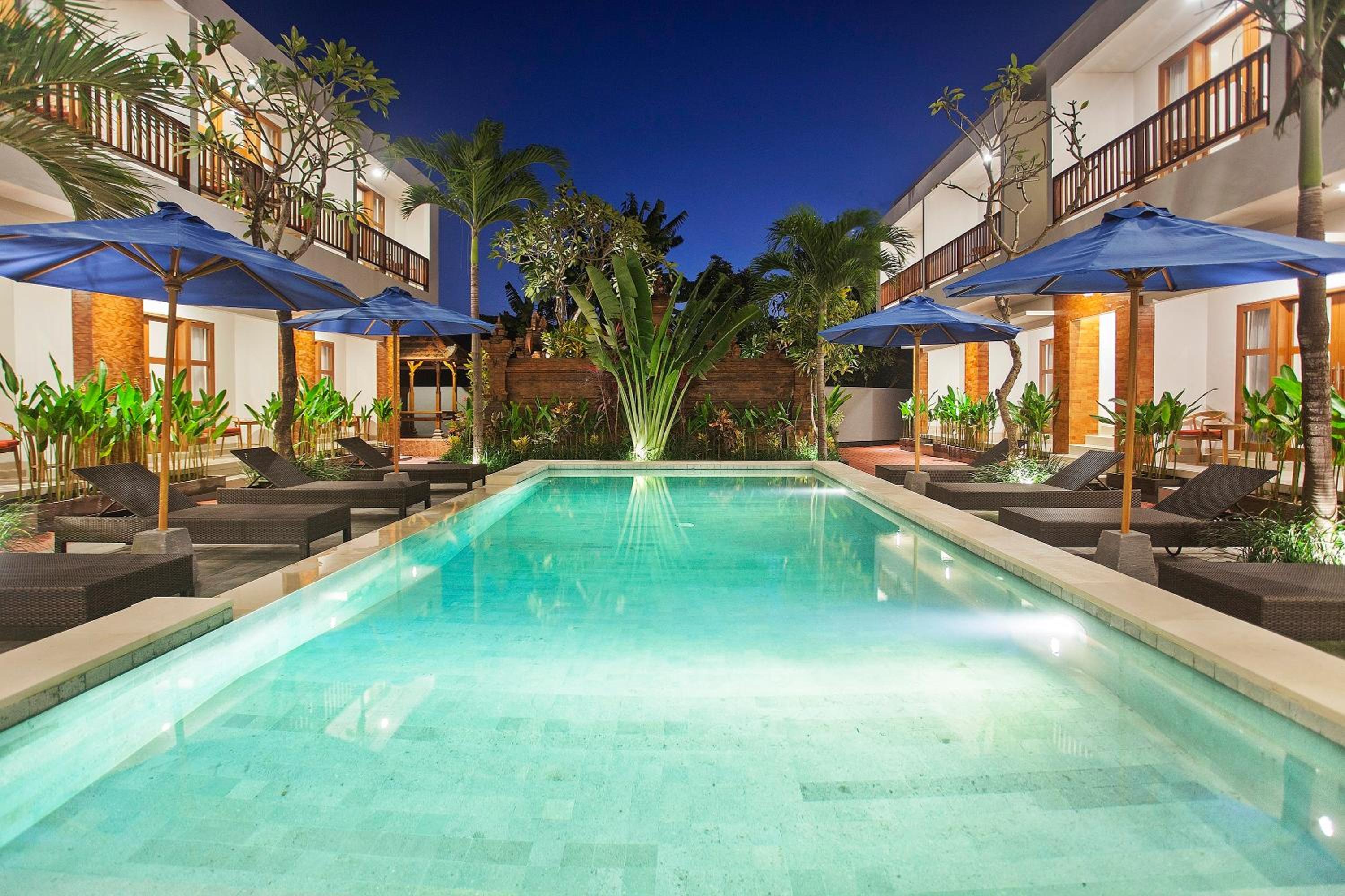 Suite with Pool View - Photo 4