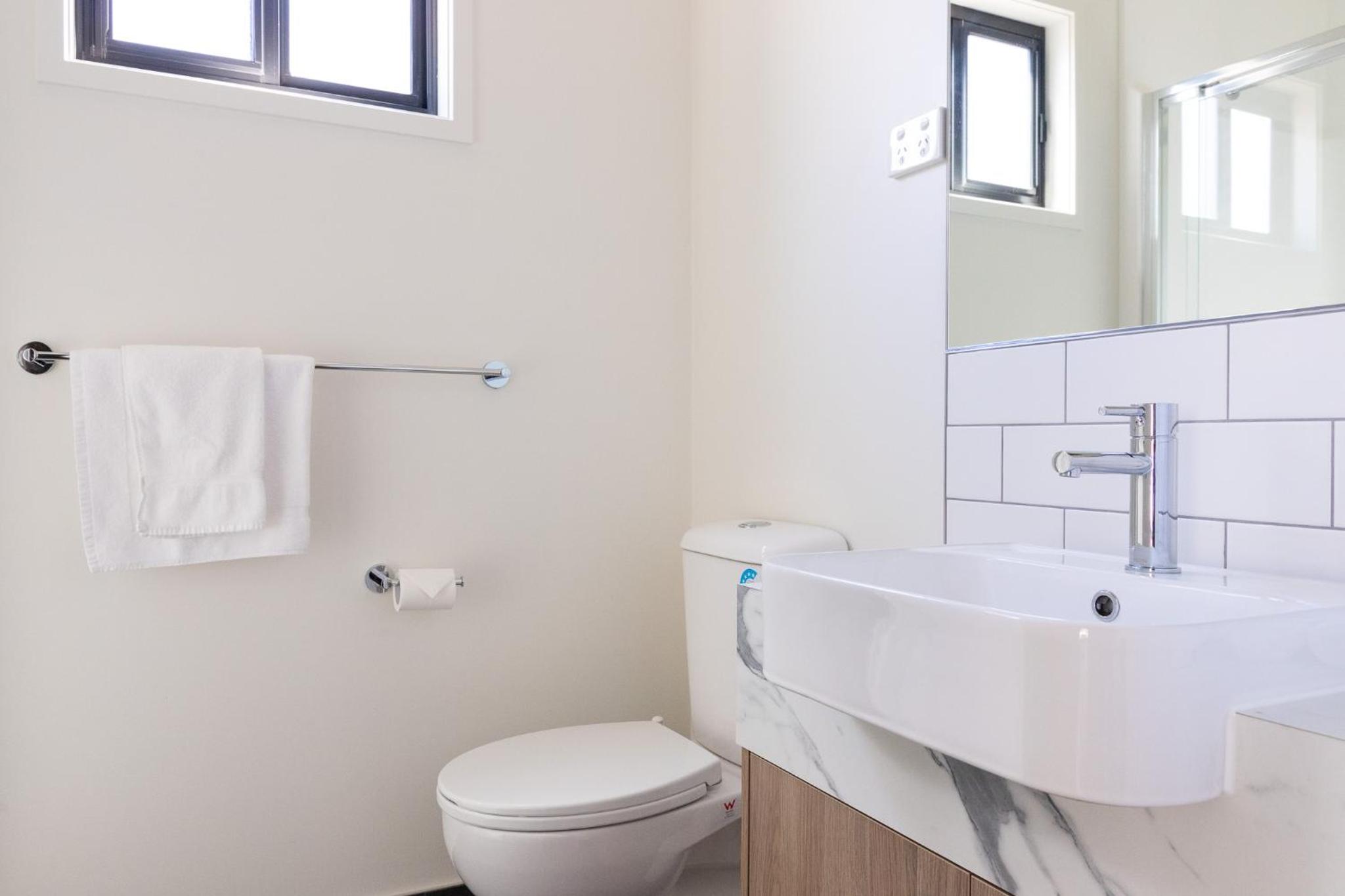 Standard 2 Bedroom Cabin - Sleeps 6 - Photo 6
