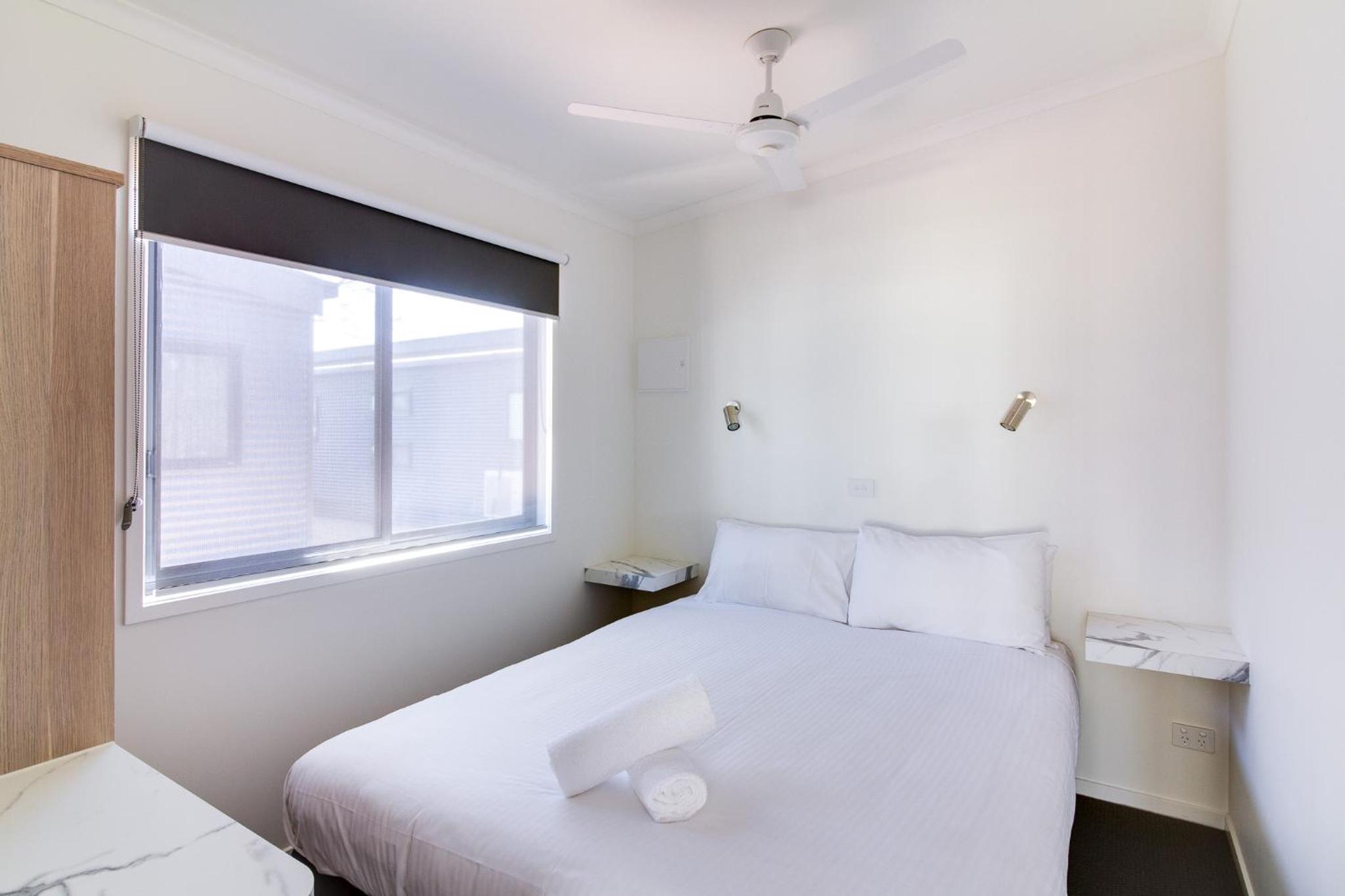Standard 2 Bedroom Cabin - Sleeps 6 - Photo 4