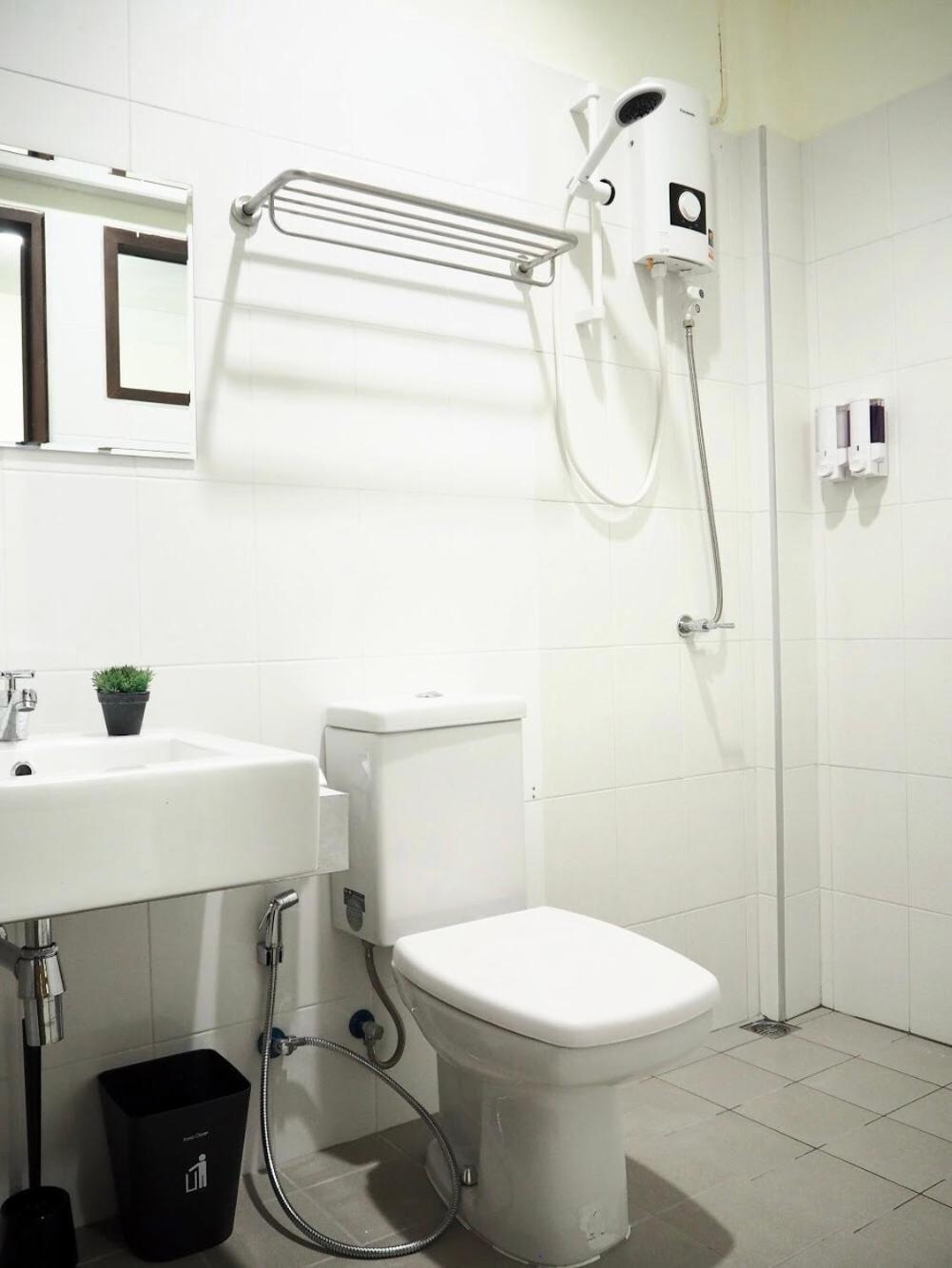 Double Room with Private Bathroom - Photo 7