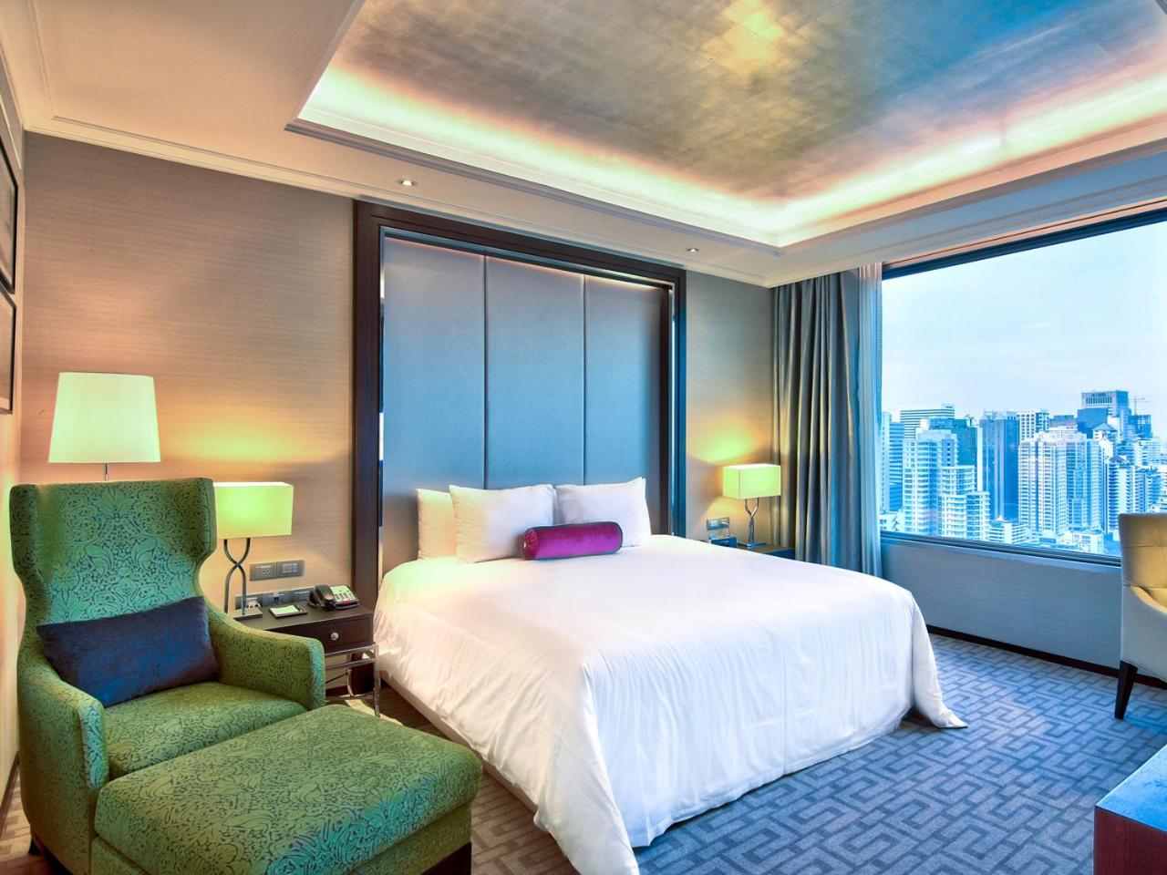 One-Bedroom Suite with Lounge Access