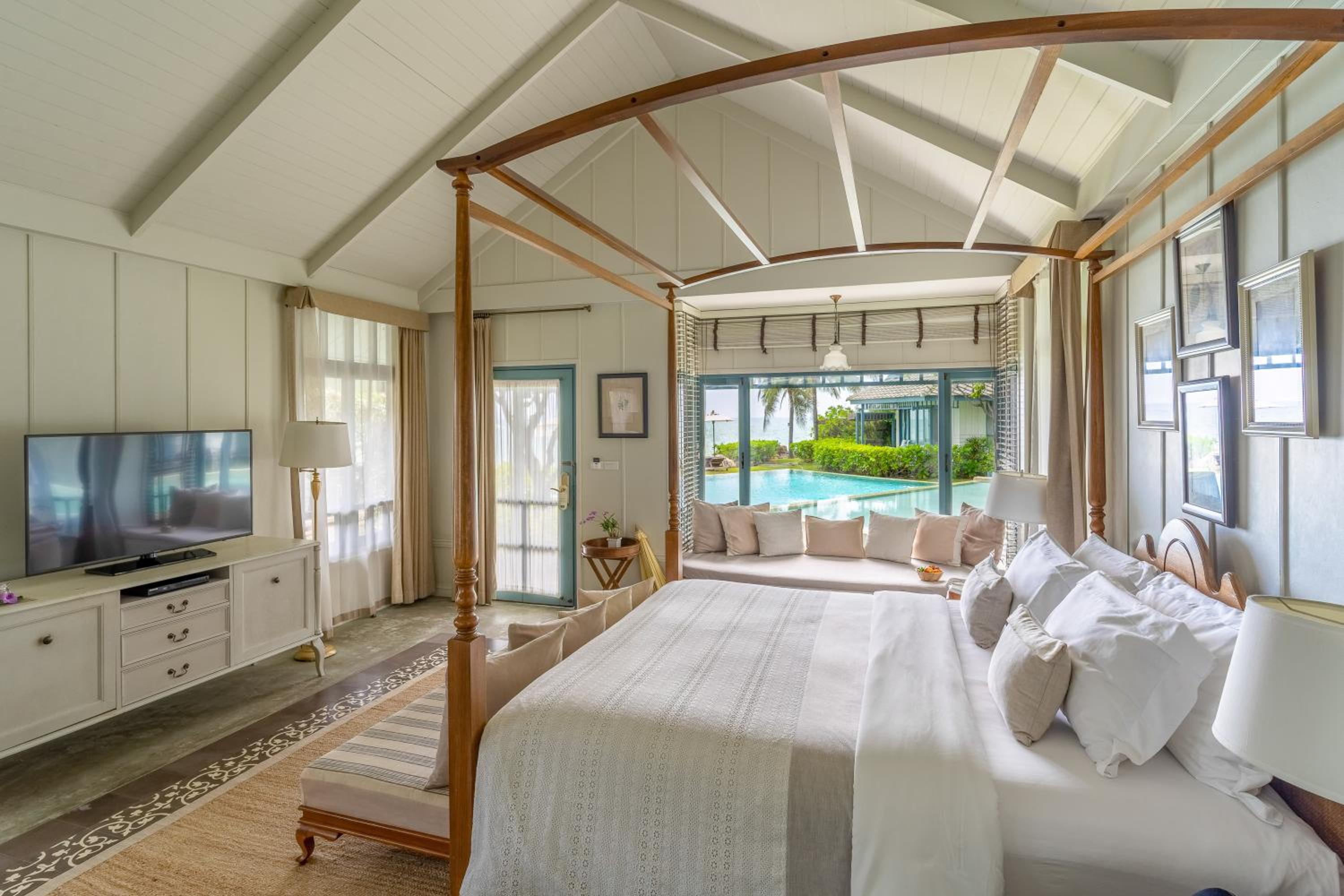 Beach Villa with Sea View - Photo 8