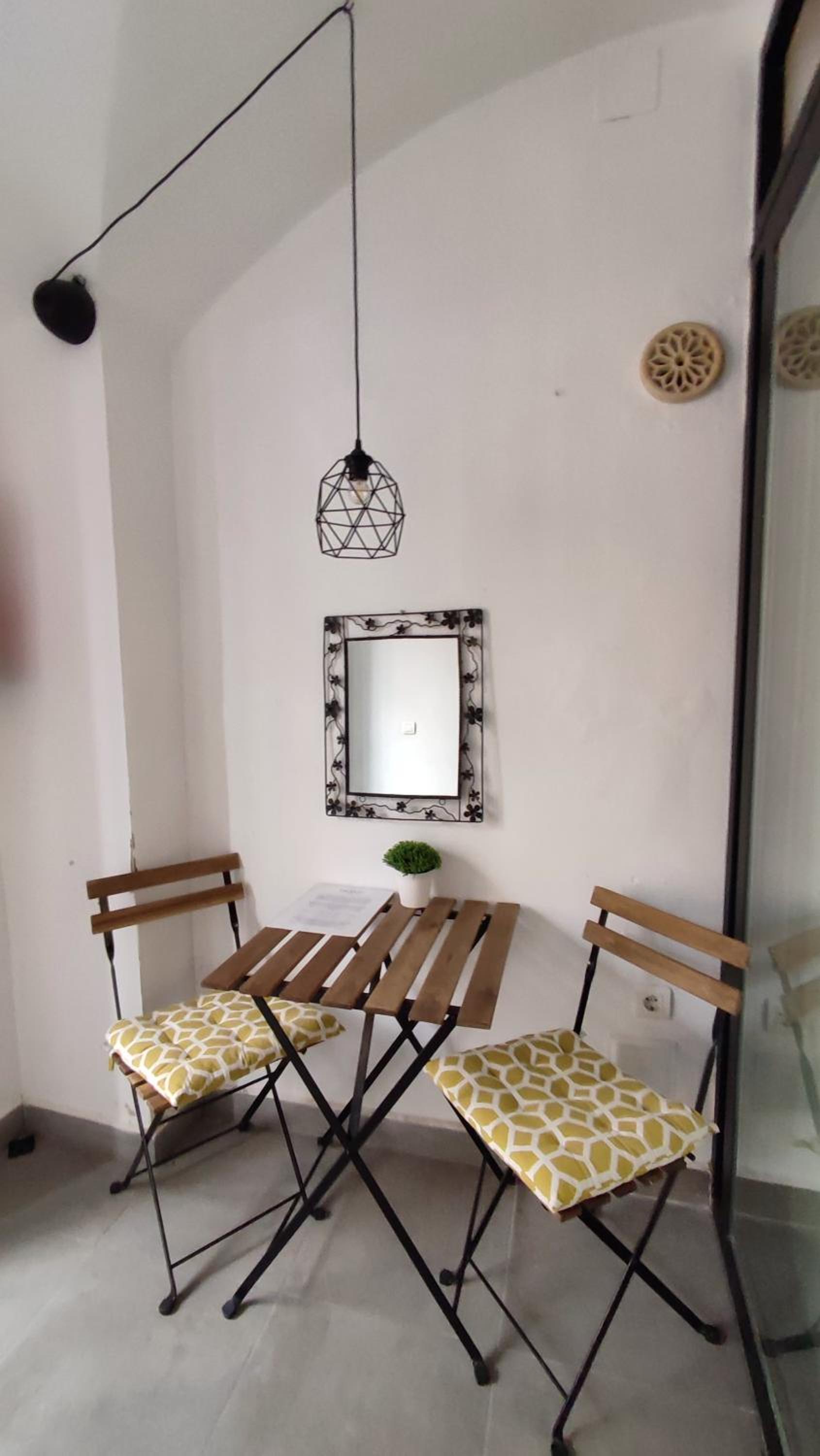 Studio Apartment with Patio - Photo 4