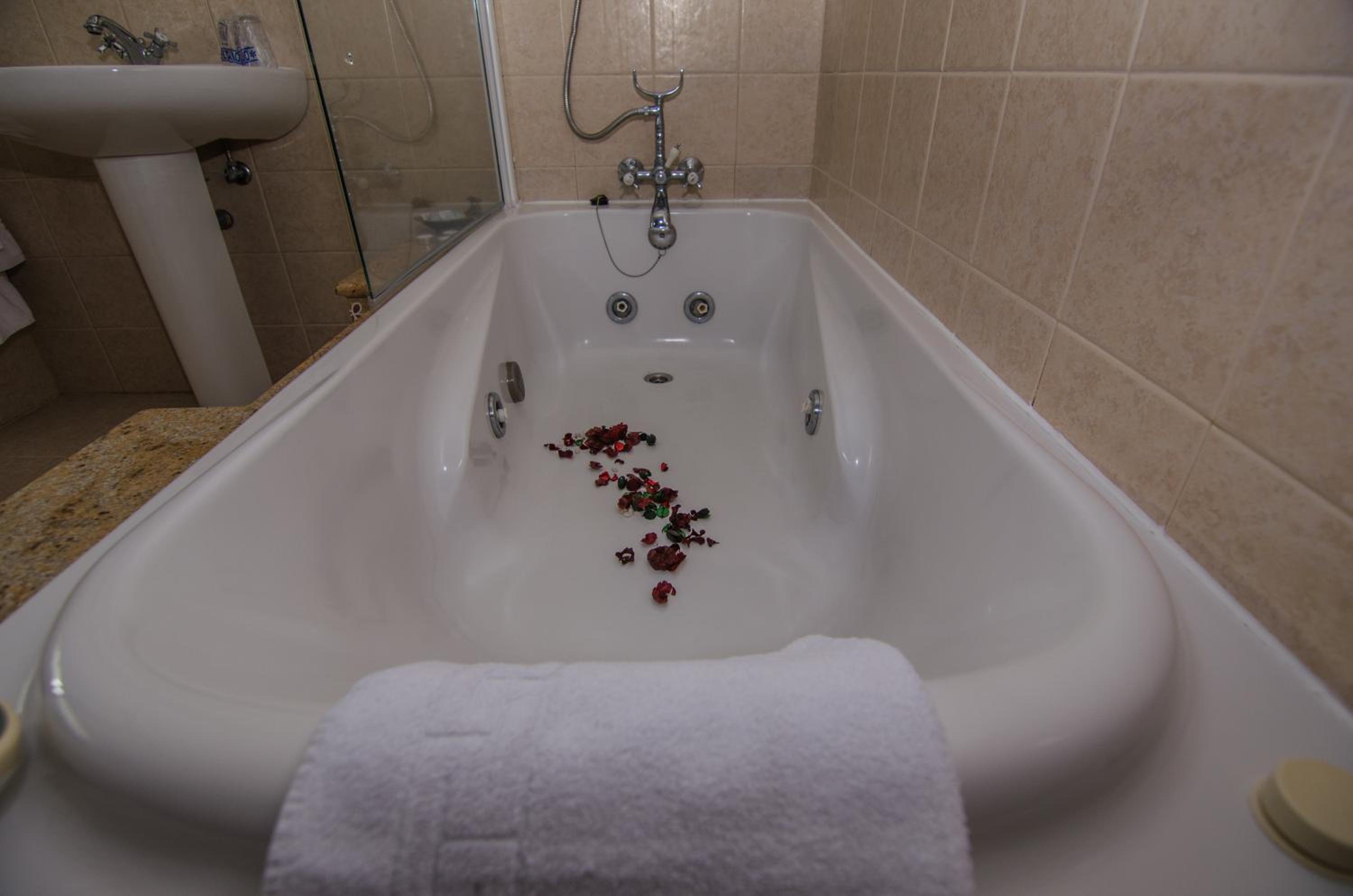 Double Room with Spa Bath photo 3