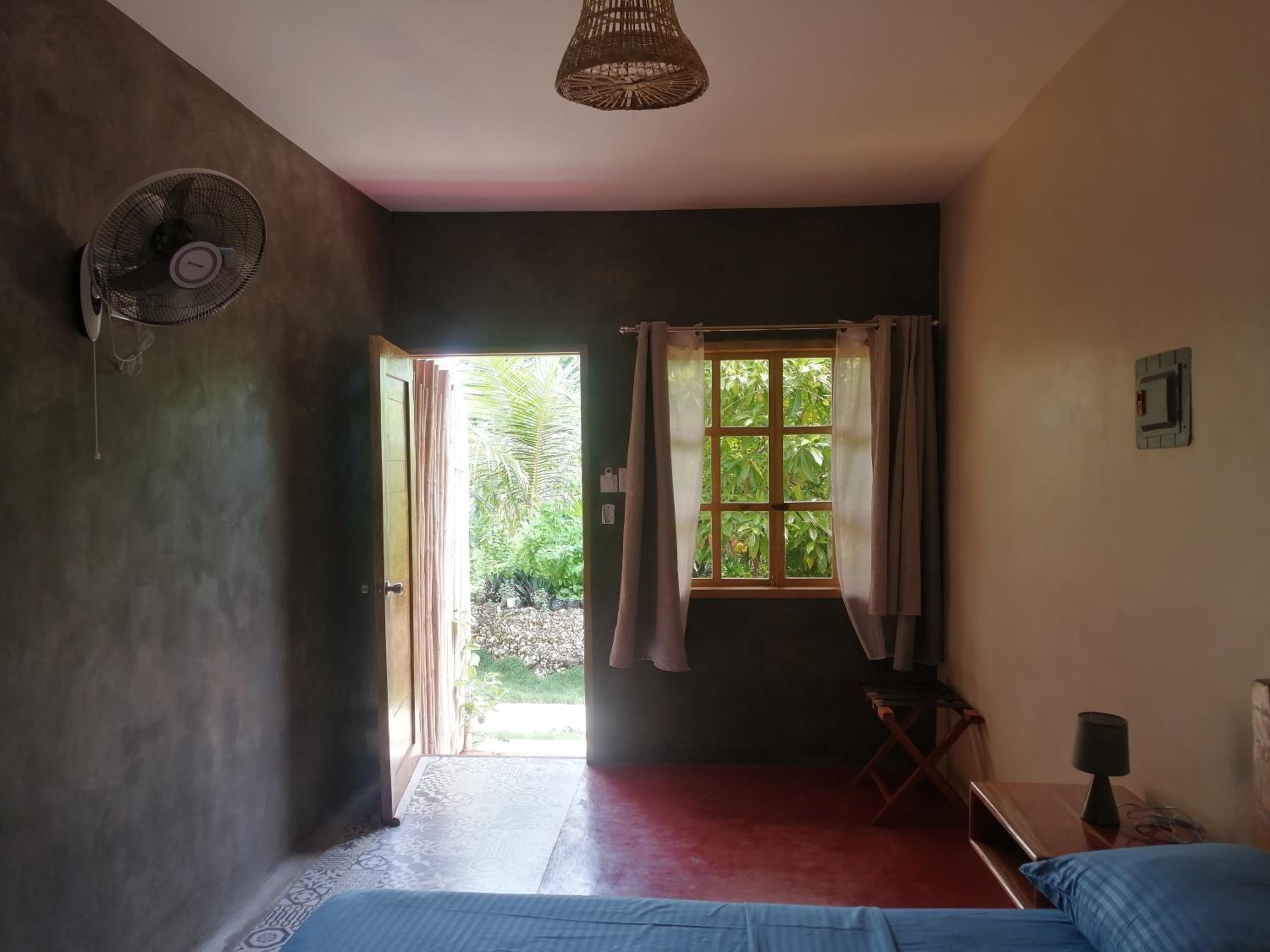 Queen Room with Garden View - Photo 3