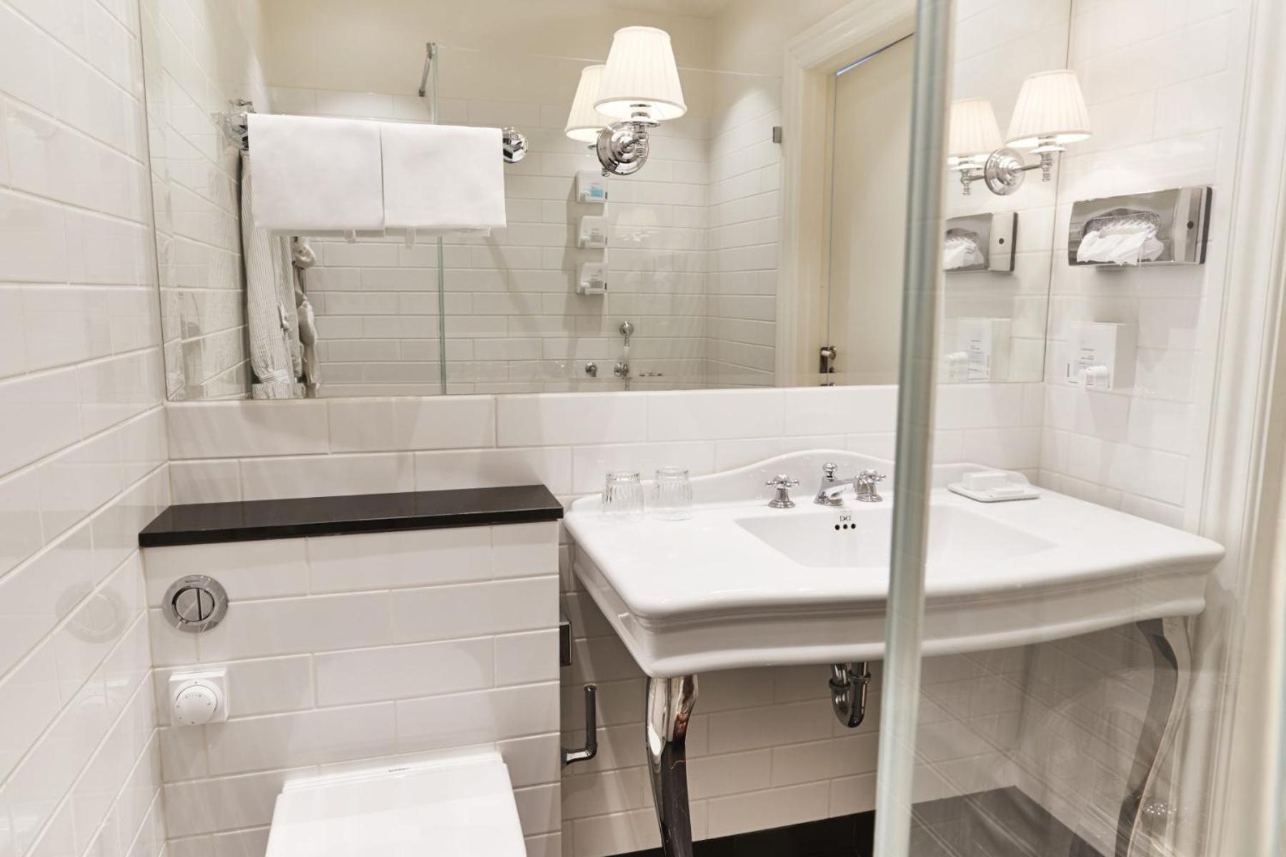 Double or Twin Room with Sea View including evening Spa access - Photo 3
