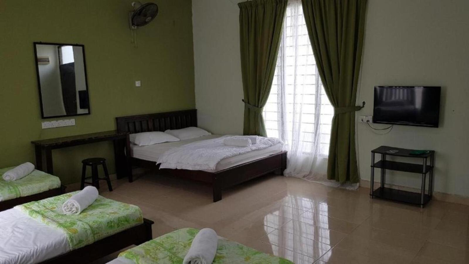 Family Room - Photo 4
