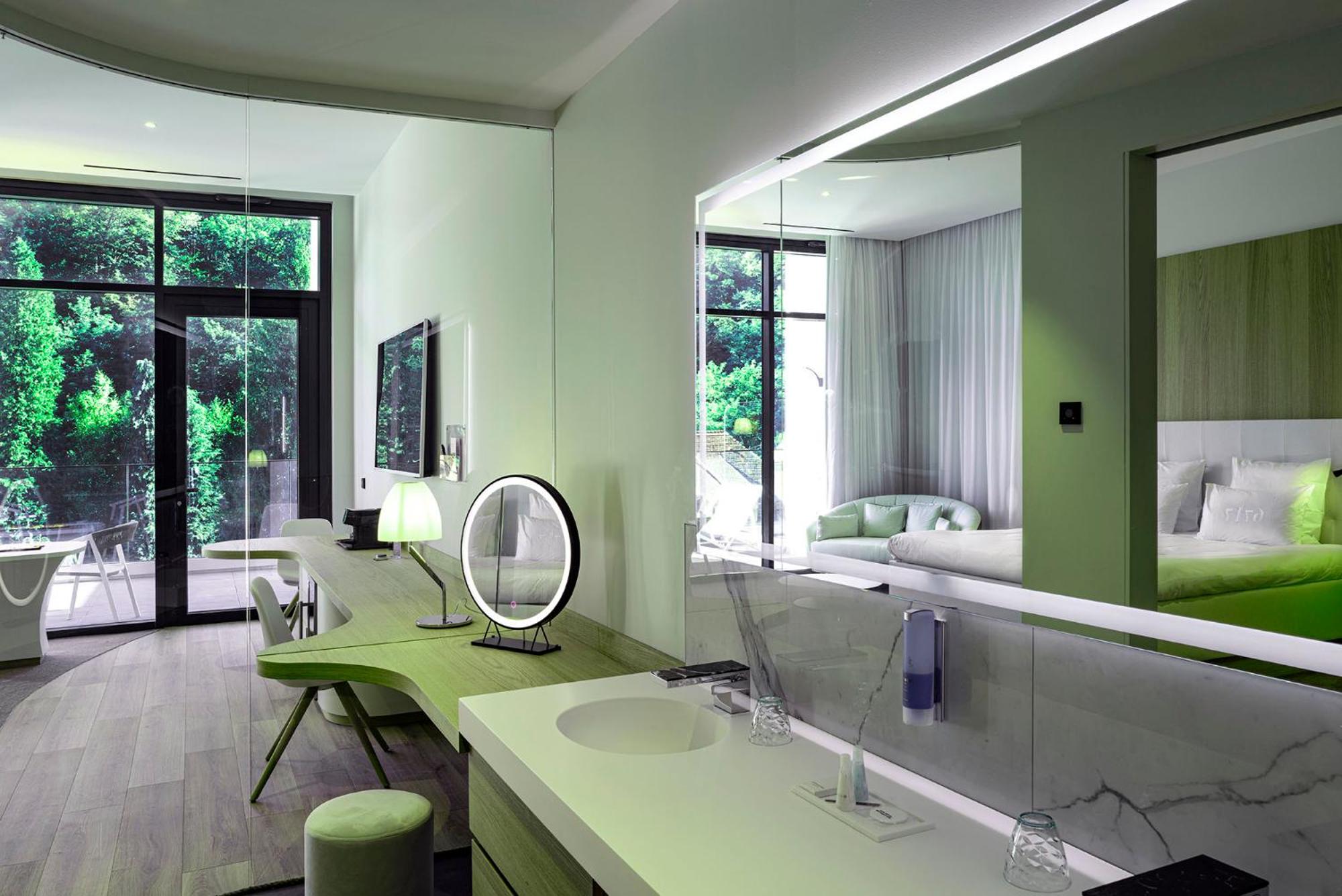 Suite with Terrace and Spa Access photo 3