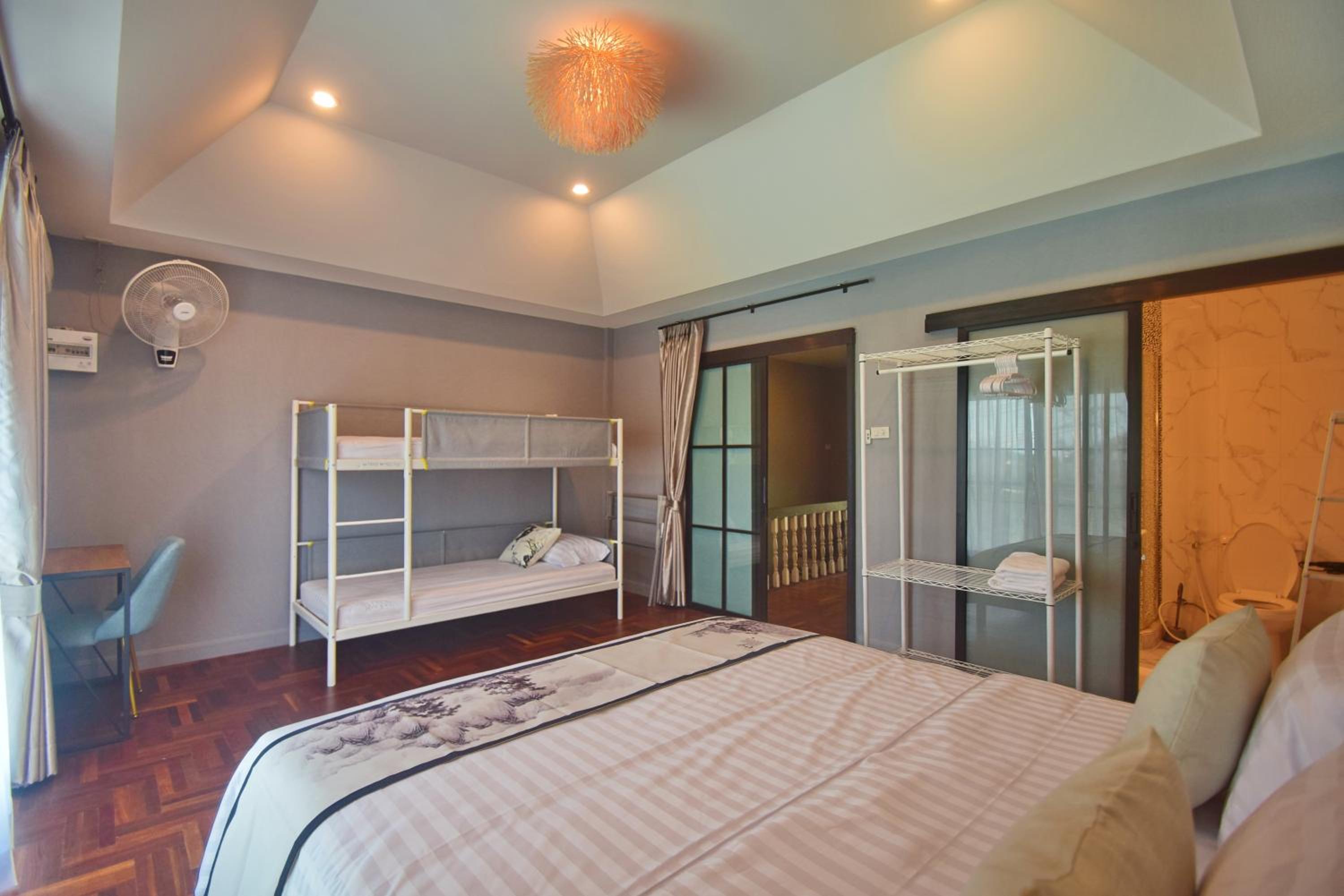Three-Bedroom Townhouse - Photo 8