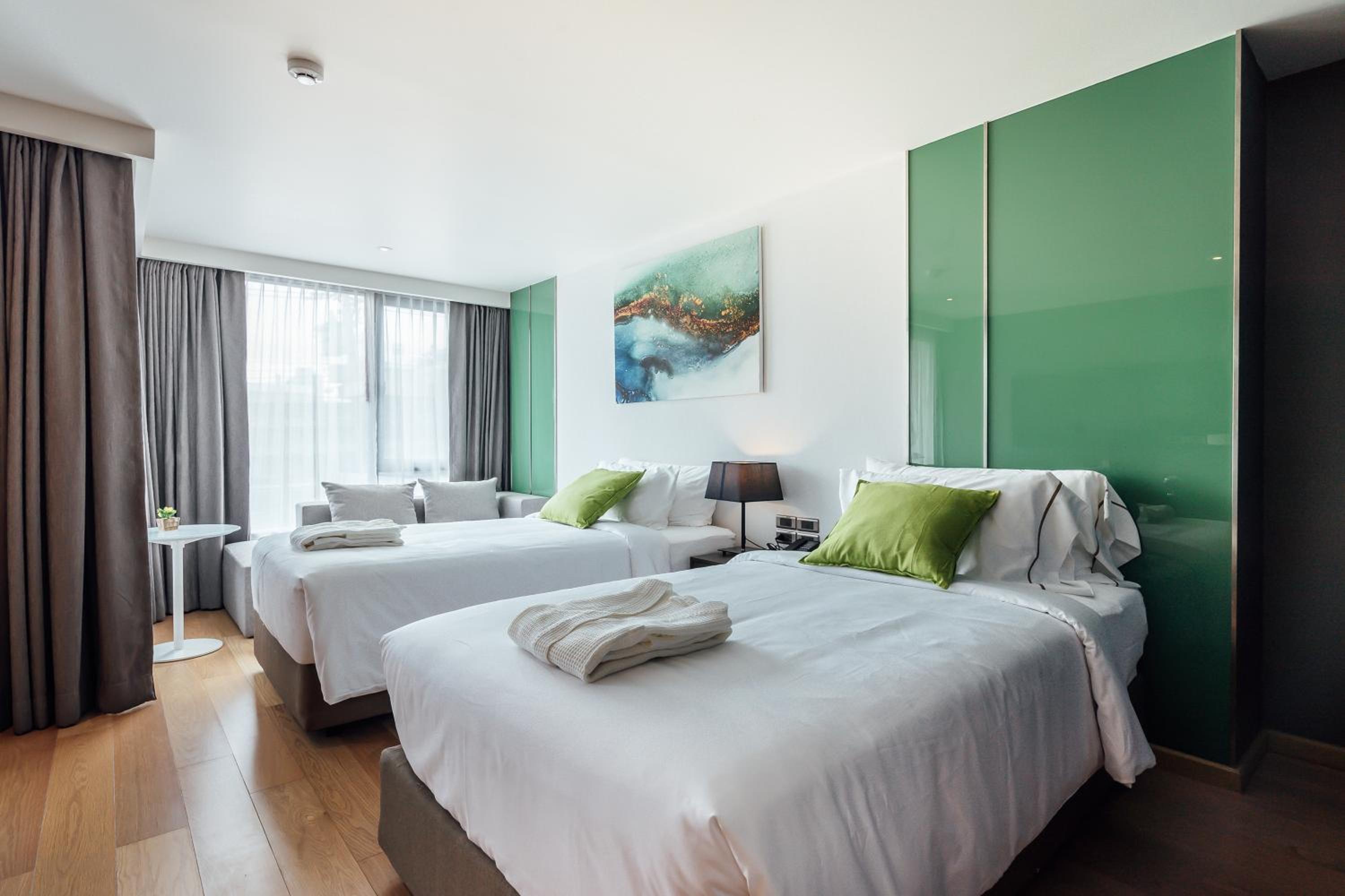 Studio Premier Twin Bed photo 3