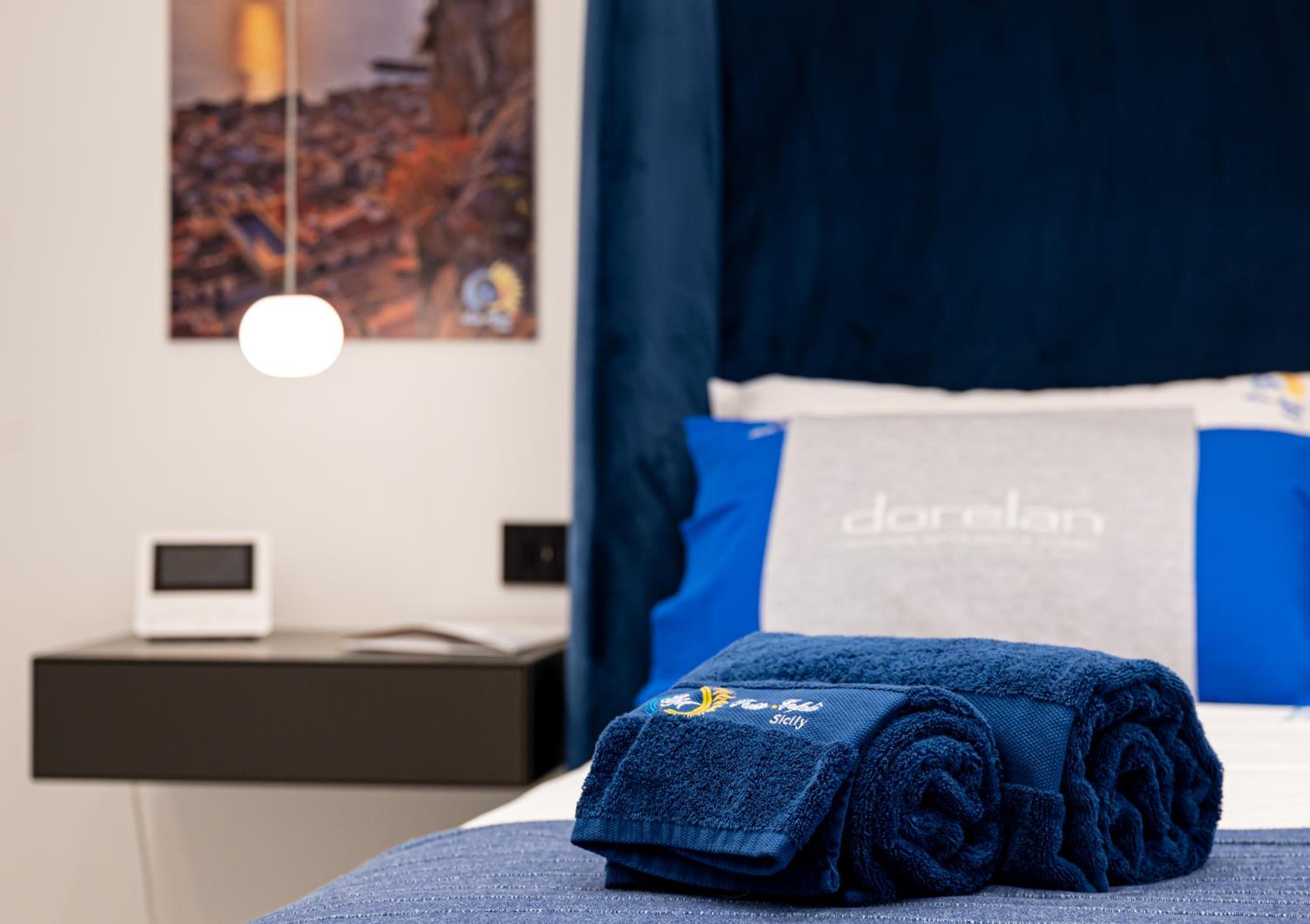 Family Suite with Balcony - Photo 10
