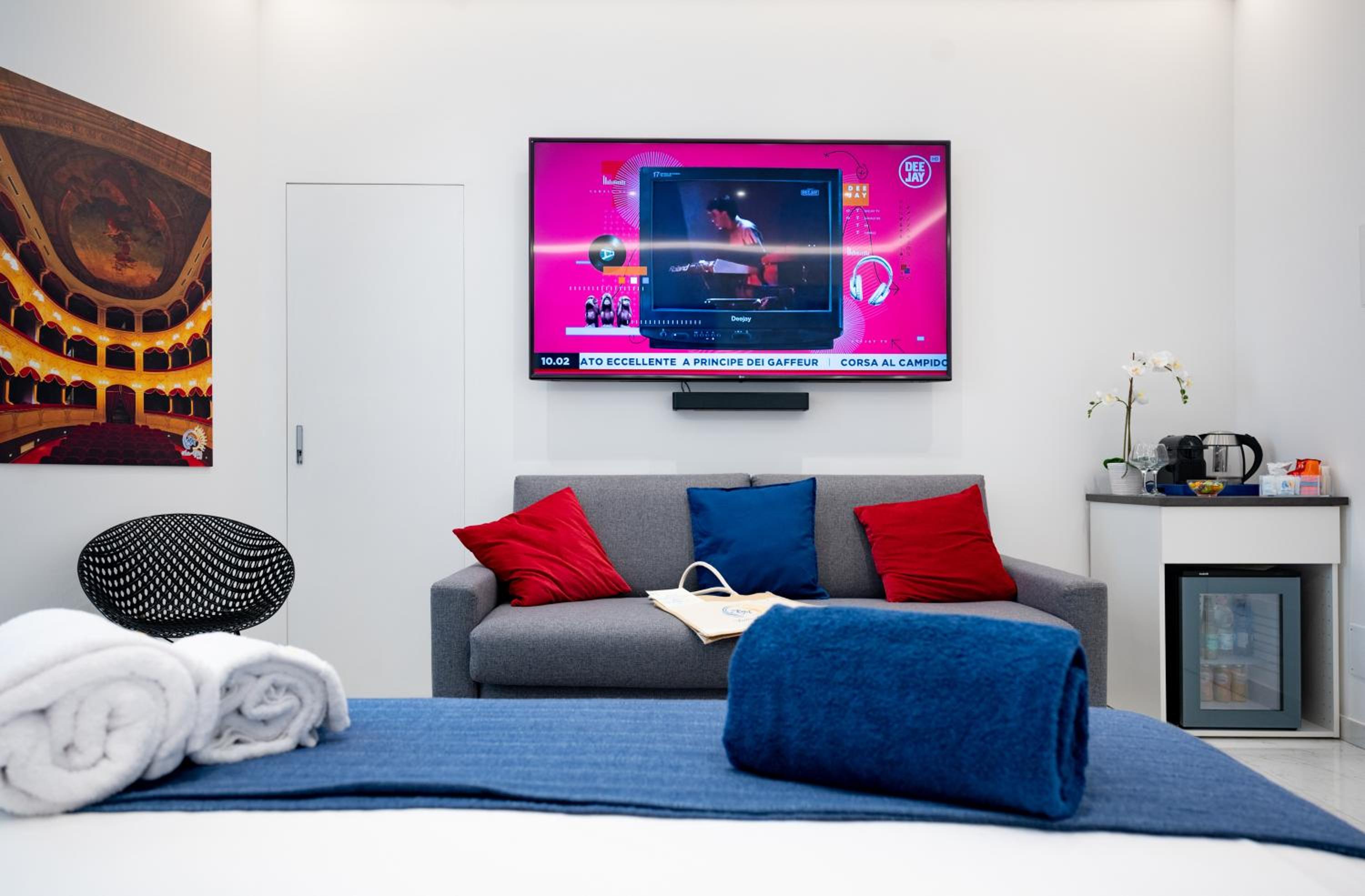 Family Suite with Balcony - Photo 13