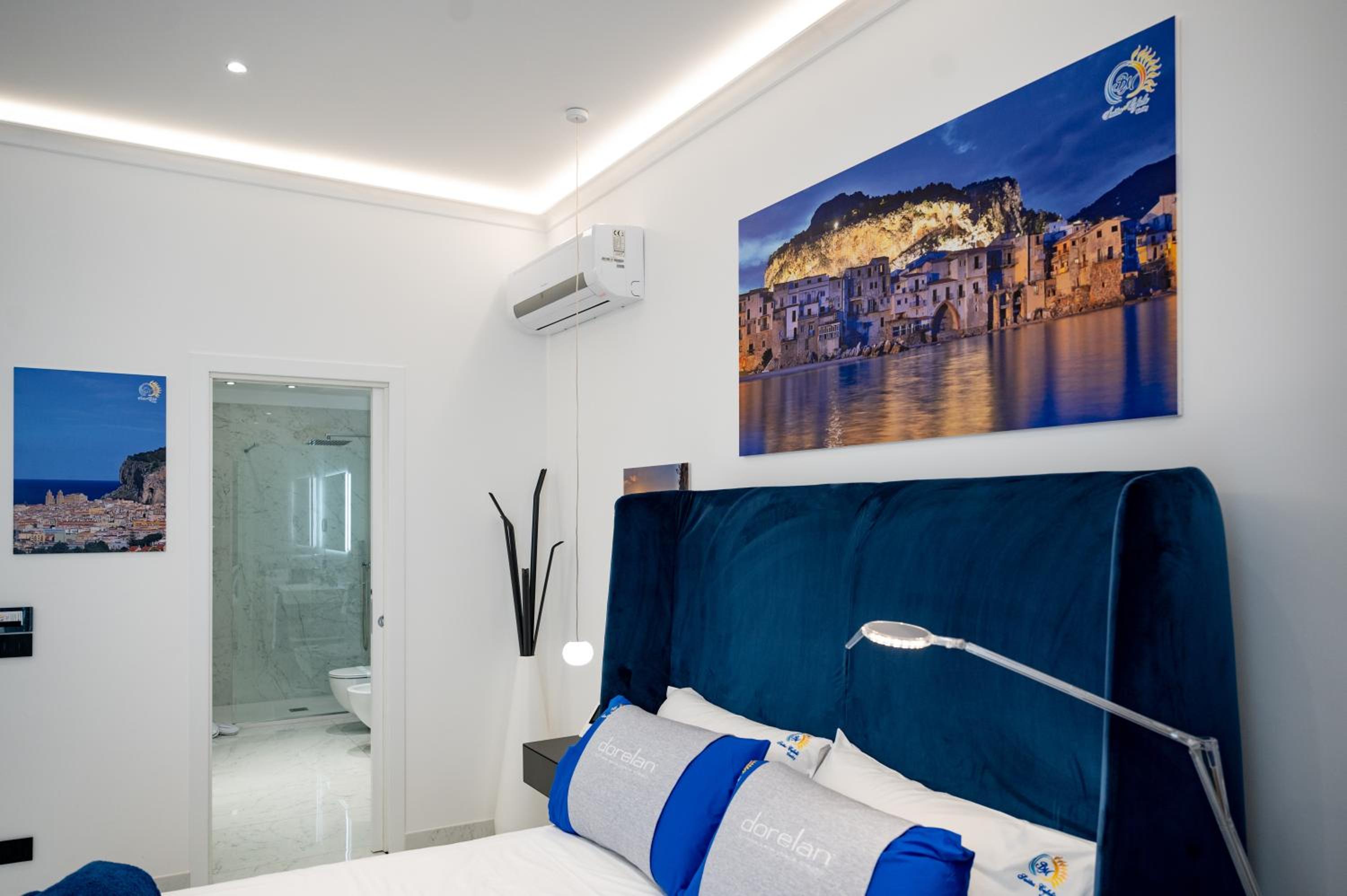 Family Suite with Balcony - Photo 21