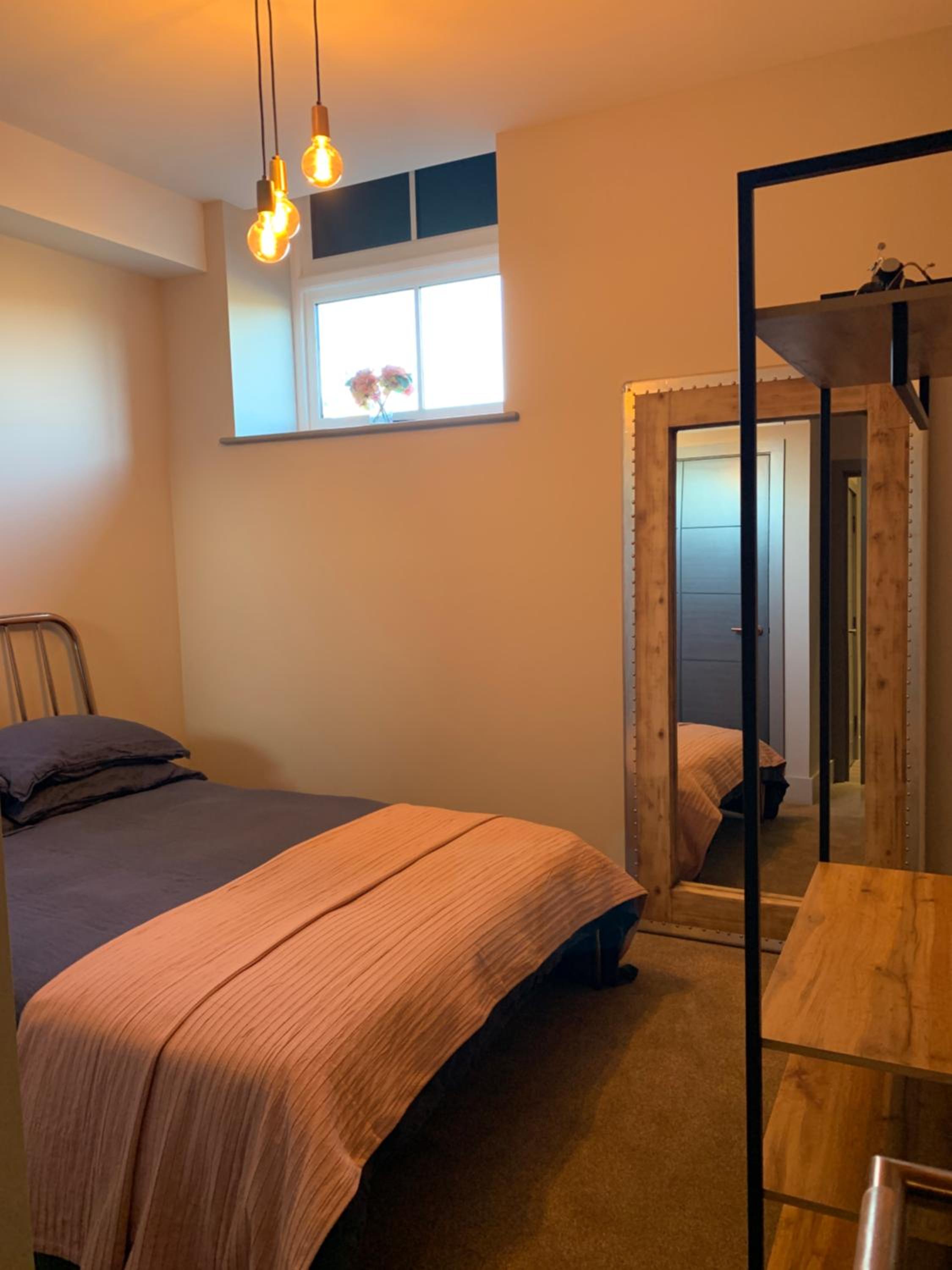 One-Bedroom Apartment photo 1