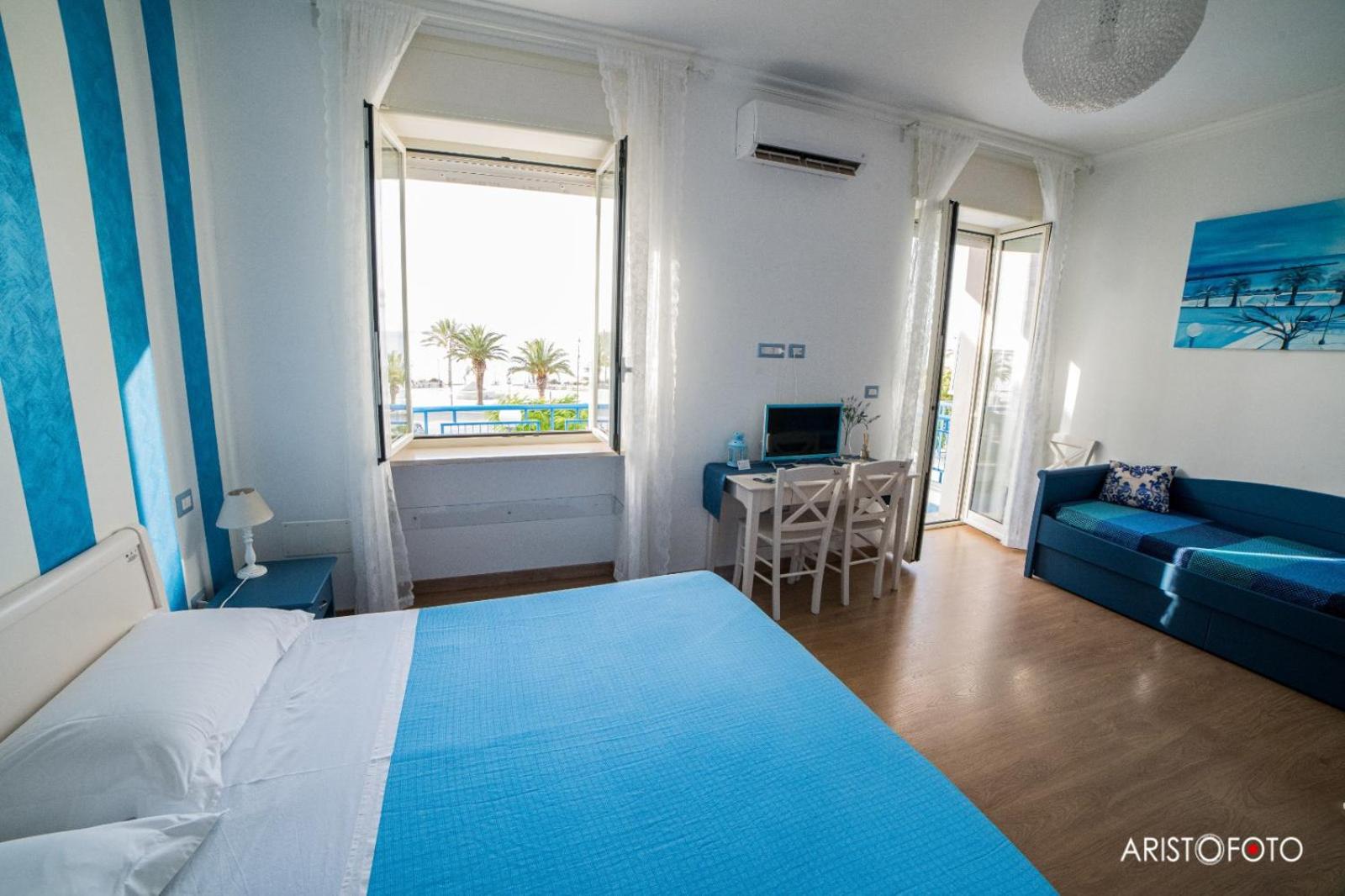 Deluxe Triple Room with Sea View